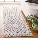 Safavieh Jericho Shag 104 Rug, JER104 - Ivory / Black