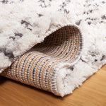 Safavieh Jericho Shag 104 Rug, JER104 - Ivory / Black