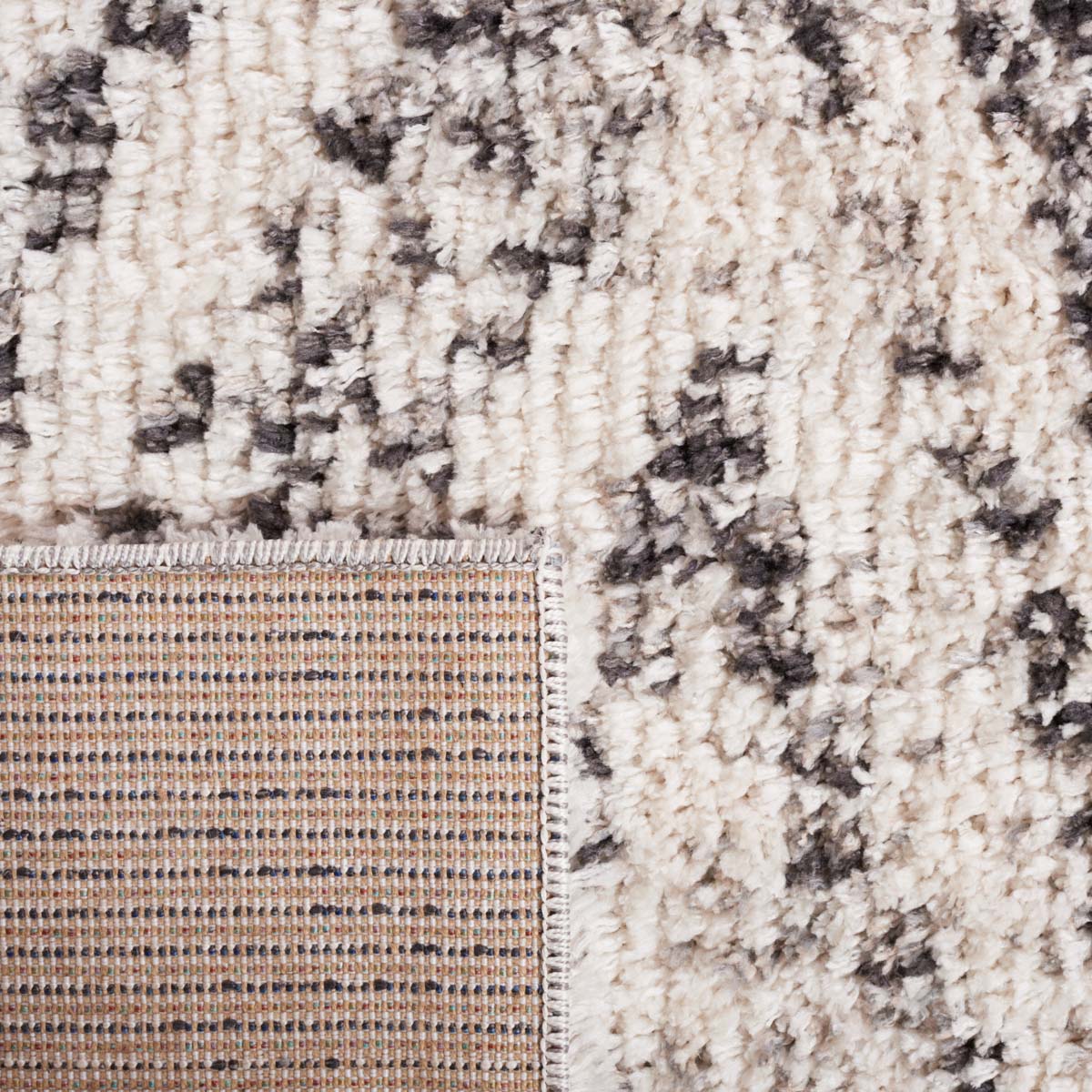 Safavieh Jericho Shag 104 Rug, JER104 - Ivory / Black