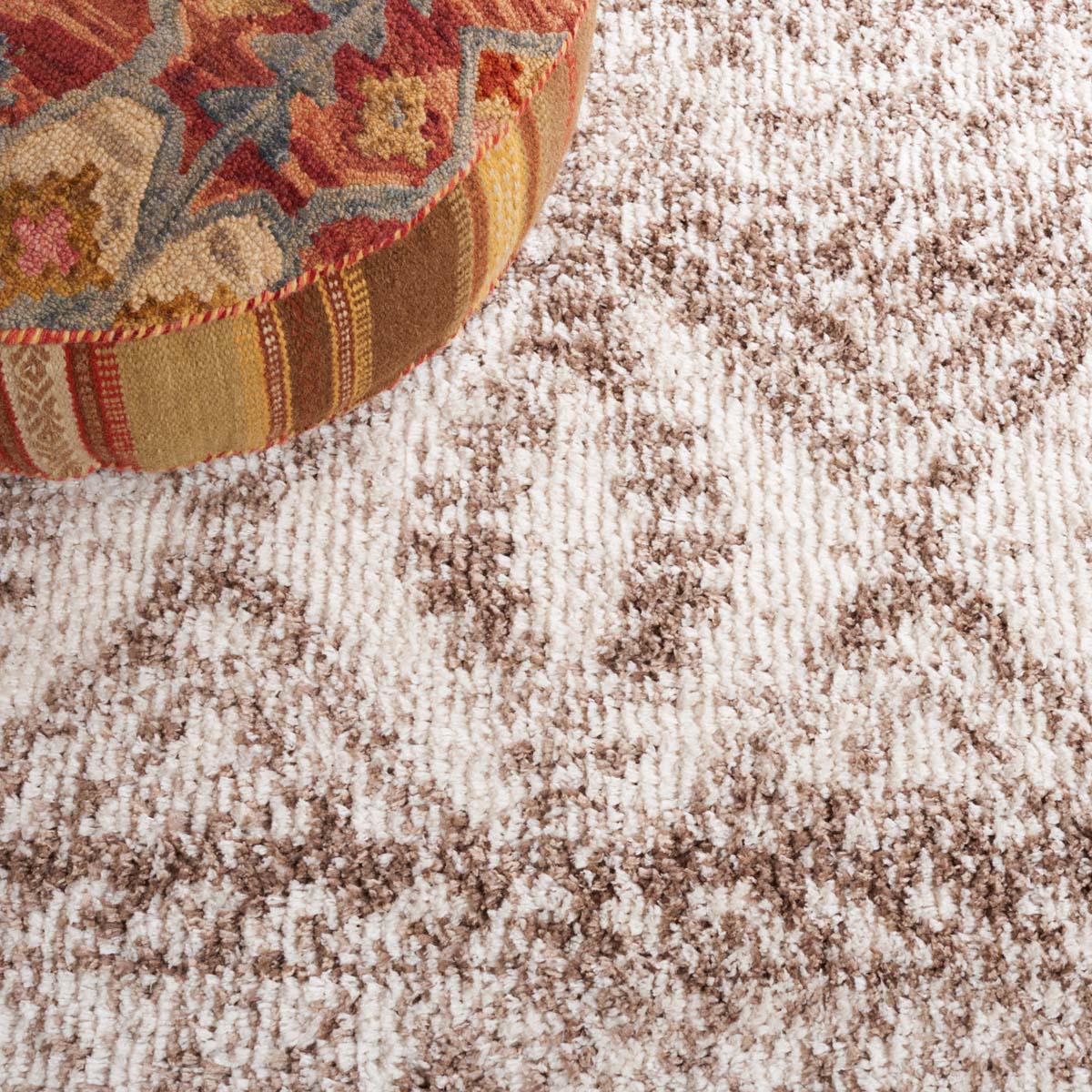 Safavieh Jericho Shag 106 Rug, JER106 - Taupe / Ivory