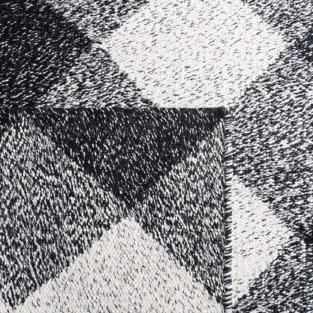 Safavieh Kilim 152 Rug, KLM152 - Black / Ivory