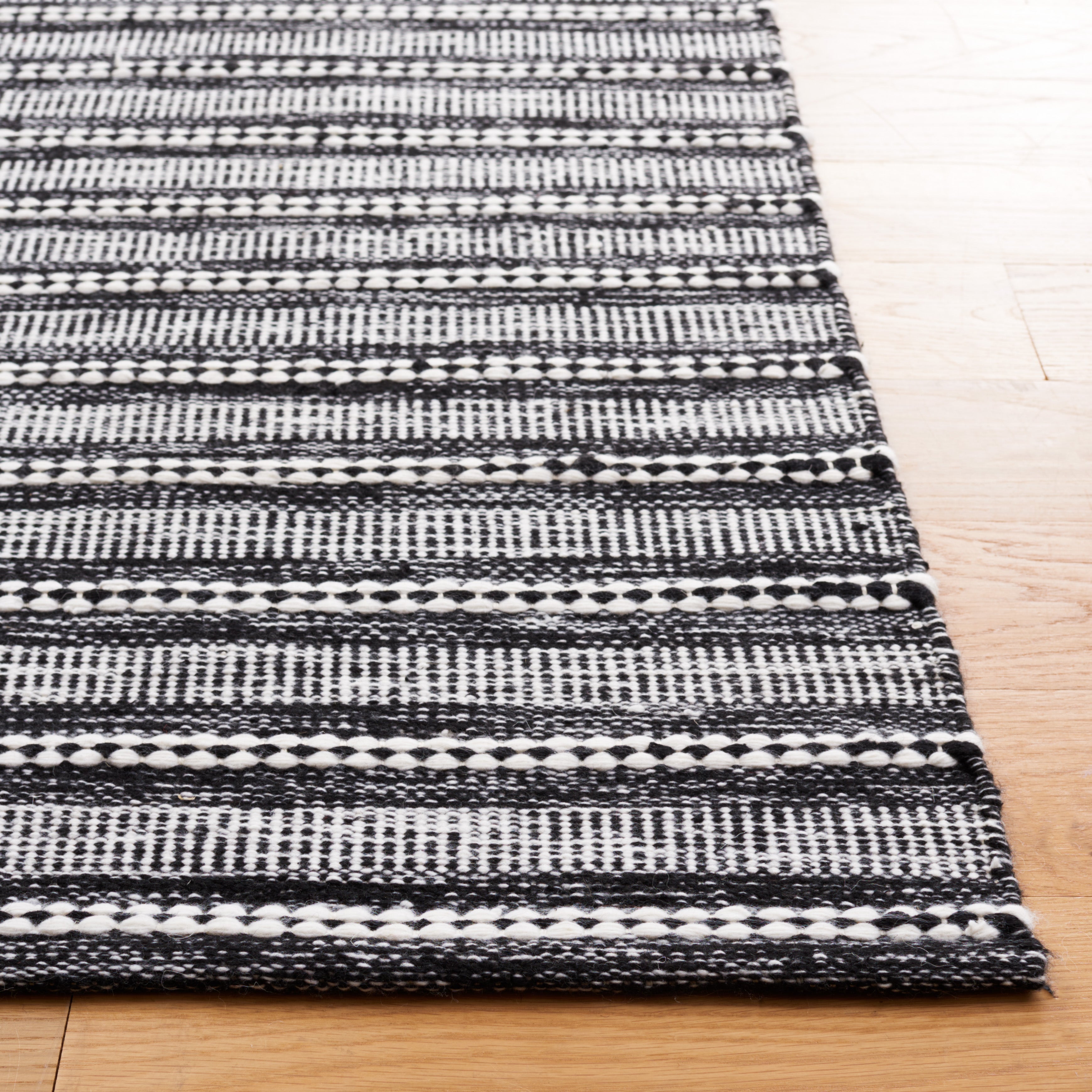 Safavieh Kilim 450 Rug, KLM450 - Black / Ivory