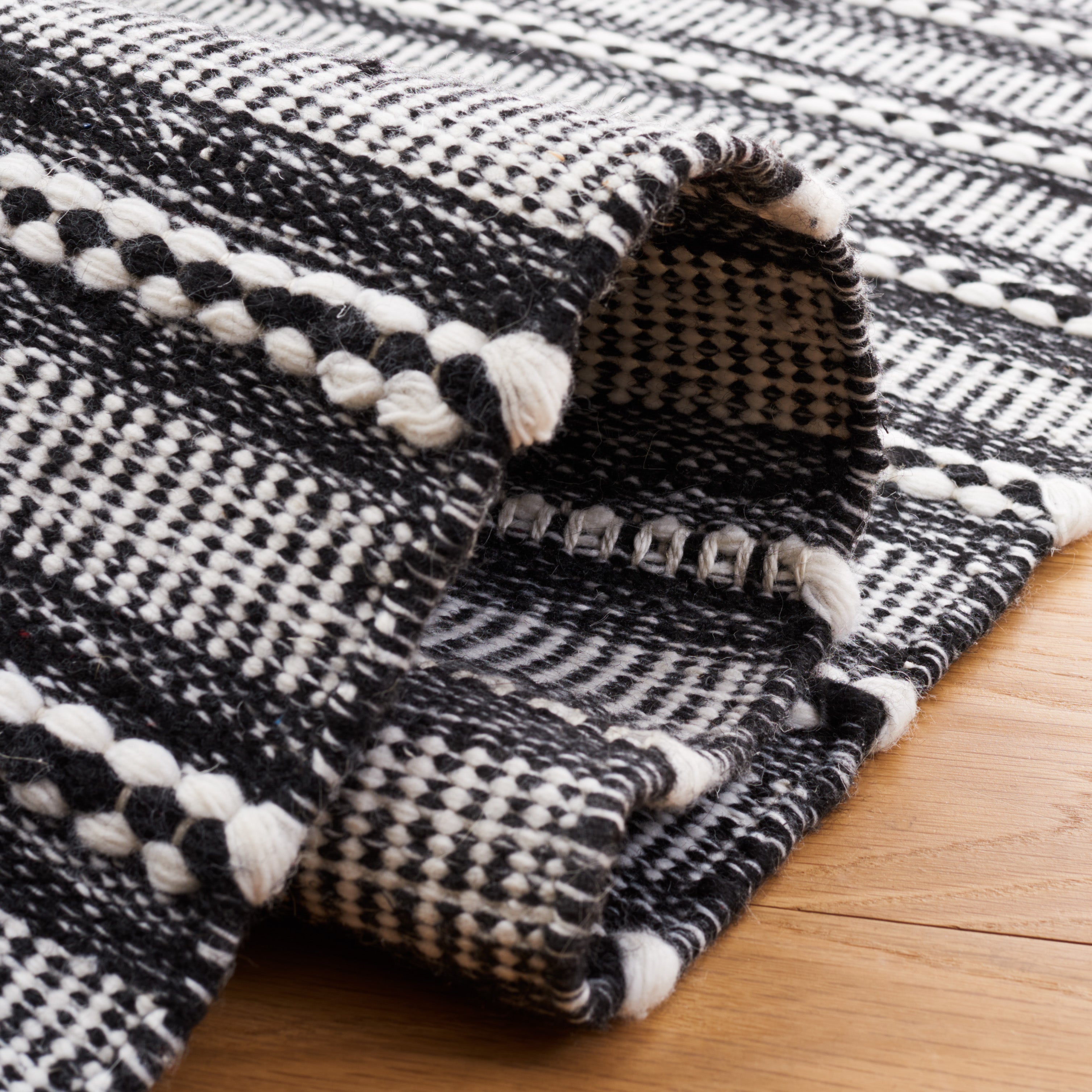 Safavieh Kilim 450 Rug, KLM450 - Black / Ivory