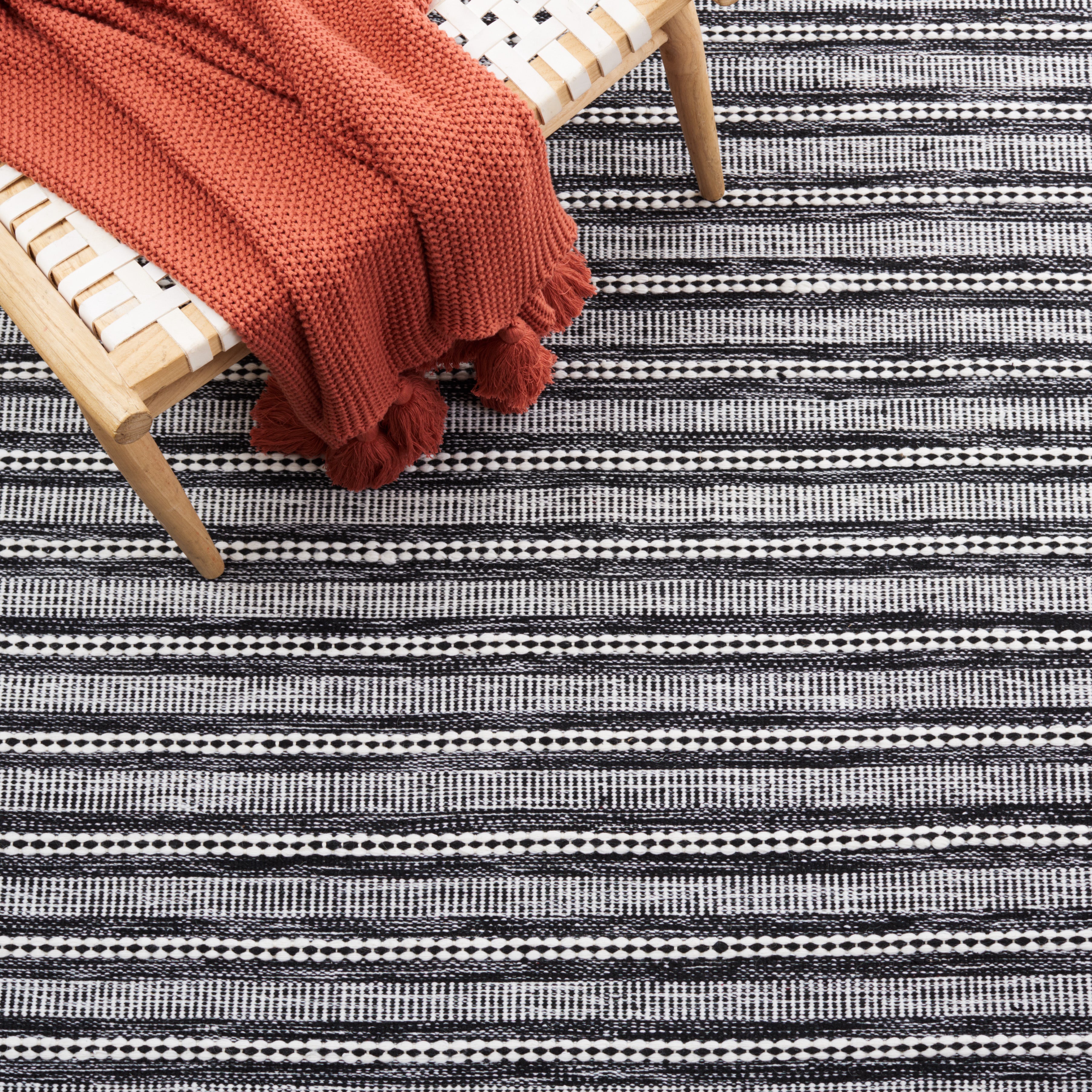 Safavieh Kilim 450 Rug, KLM450 - Black / Ivory