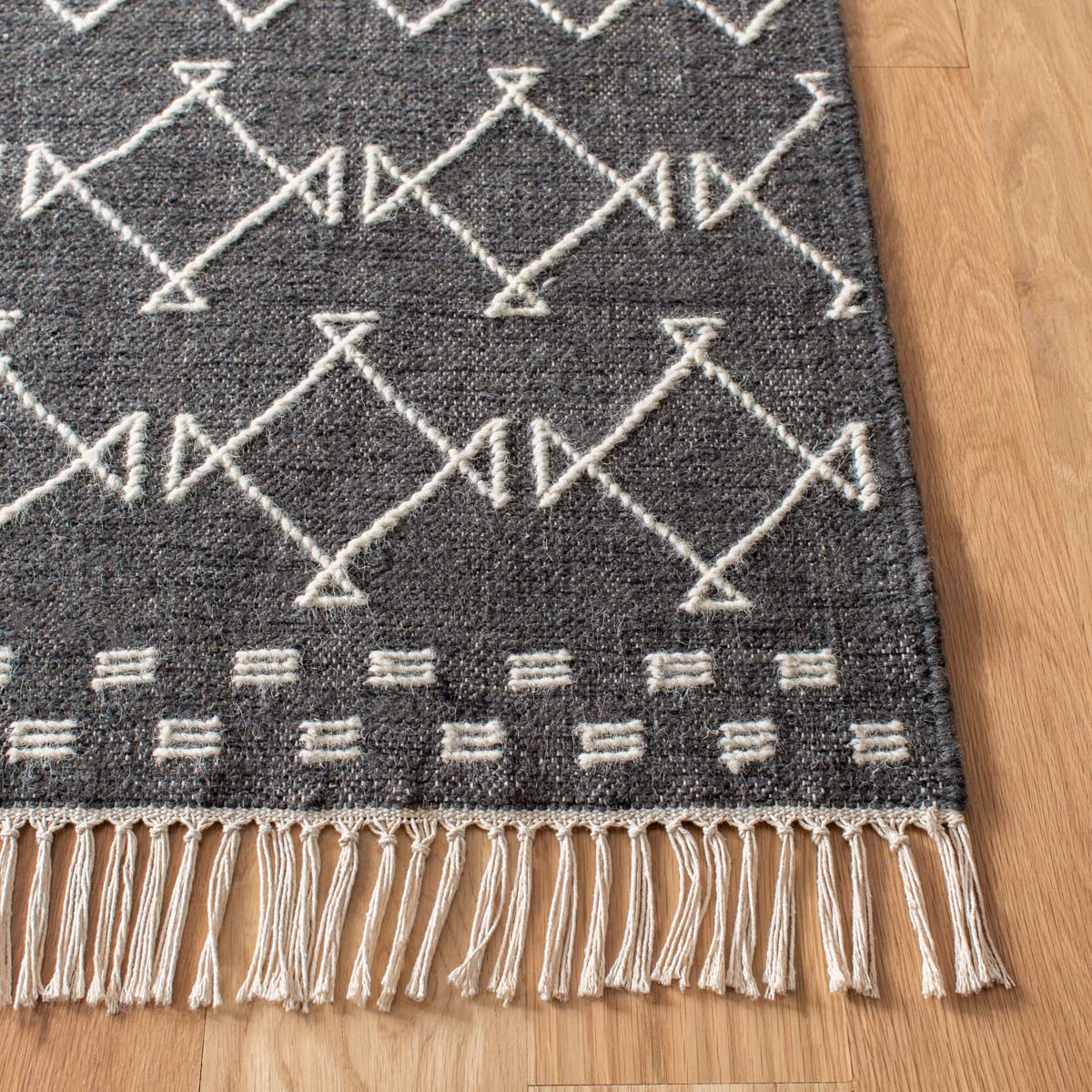 Safavieh Kilim 522 Rug, KLM522 - Charcoal / Ivory