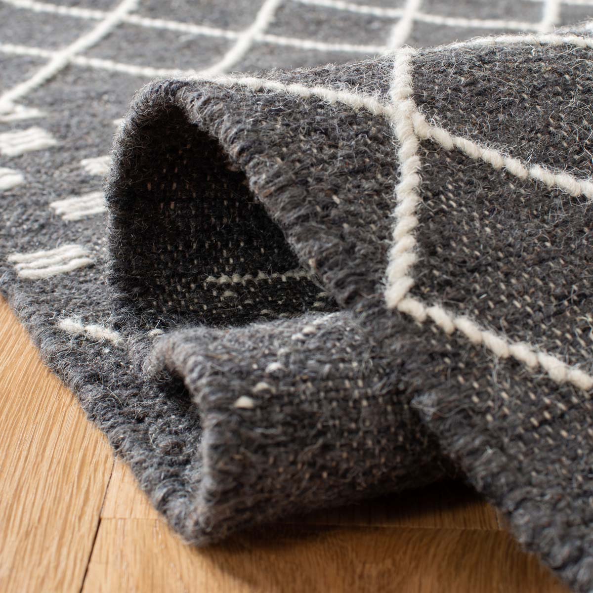 Safavieh Kilim 522 Rug, KLM522 - Charcoal / Ivory