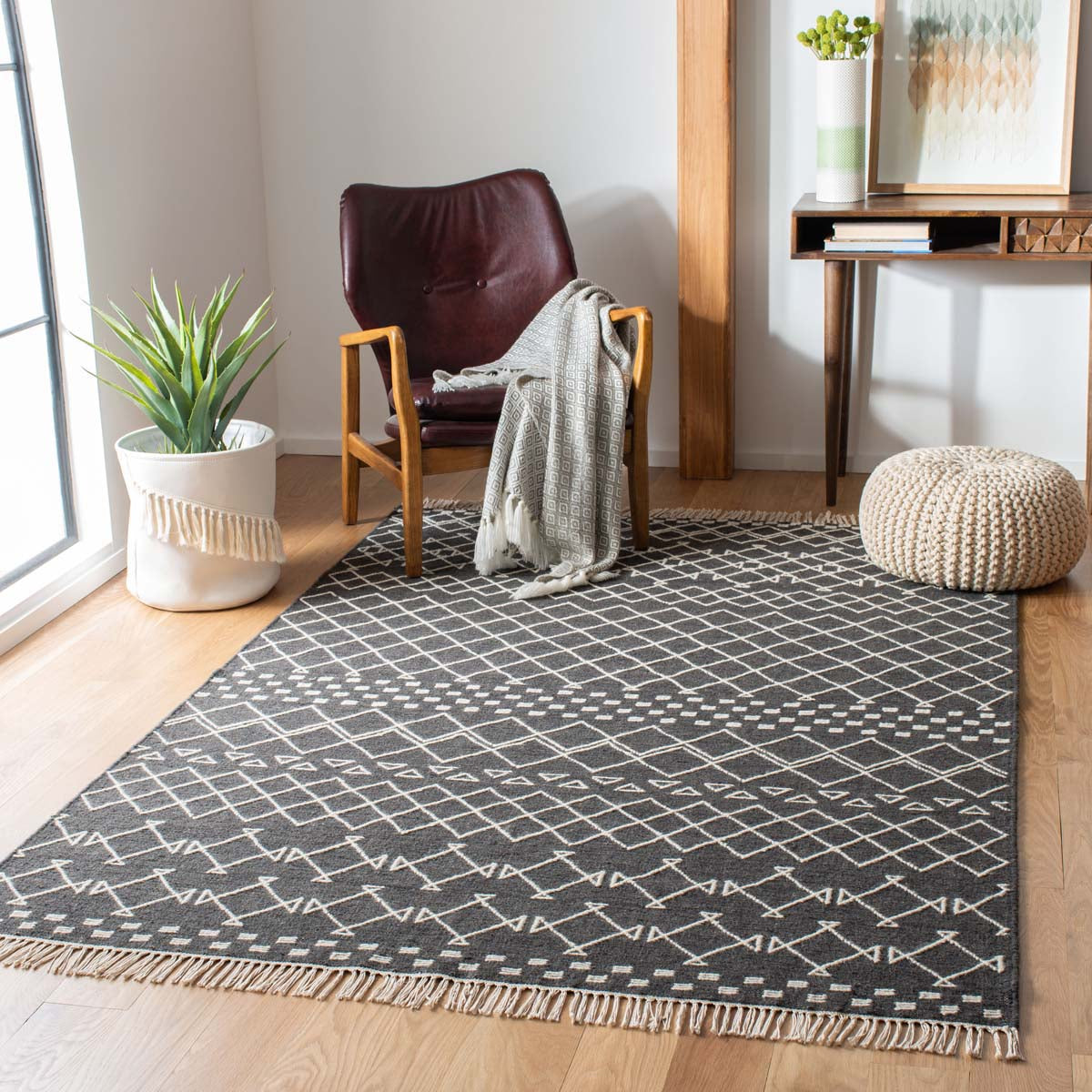 Safavieh Kilim 522 Rug, KLM522 - Charcoal / Ivory