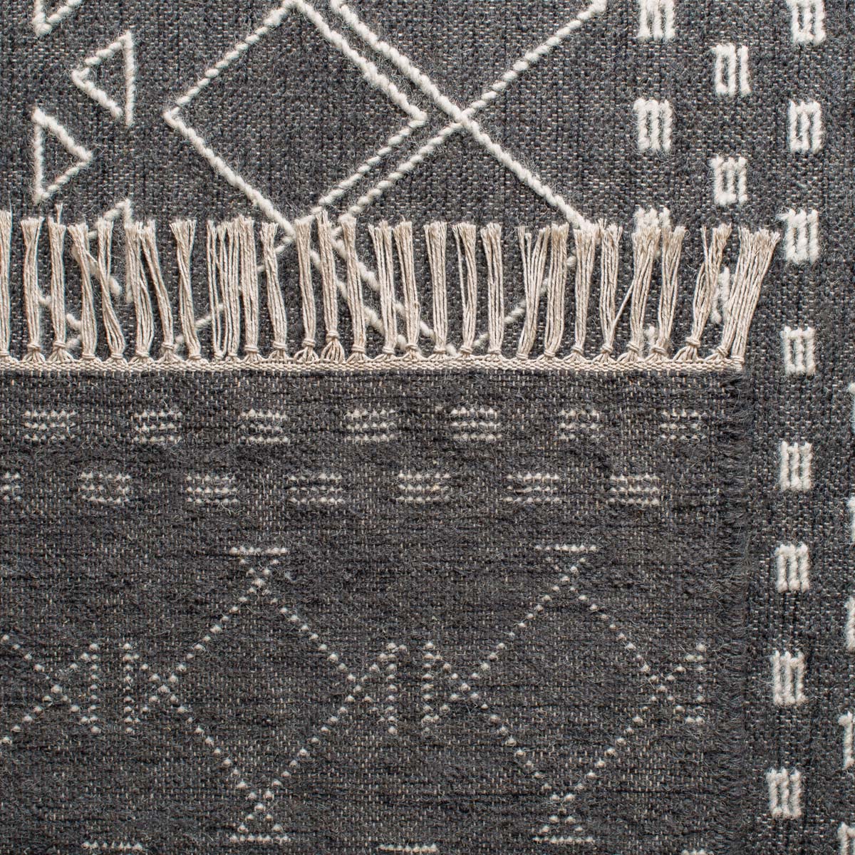 Safavieh Kilim 522 Rug, KLM522 - Charcoal / Ivory