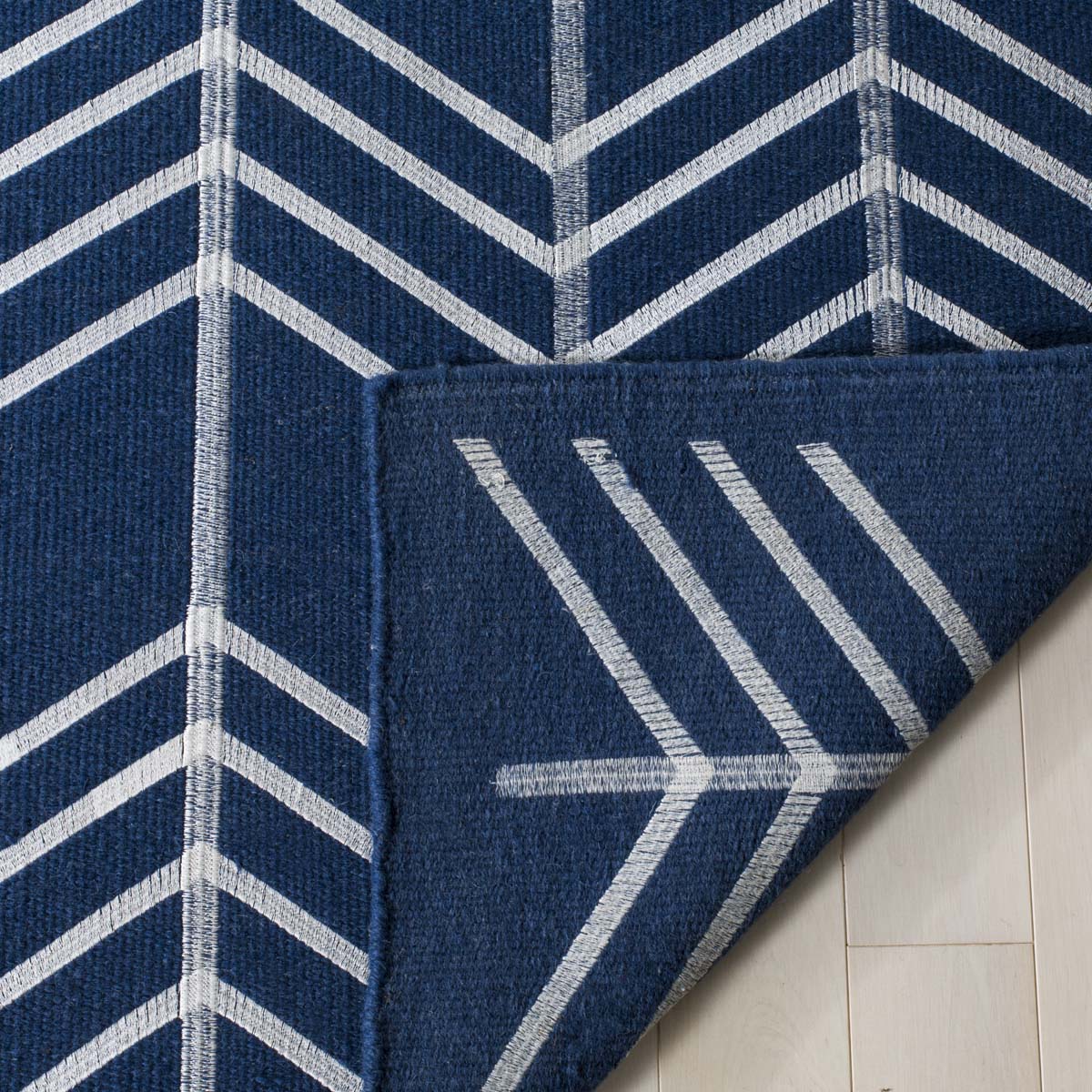 Safavieh Kilim 624 Rug, KLM624 - Navy