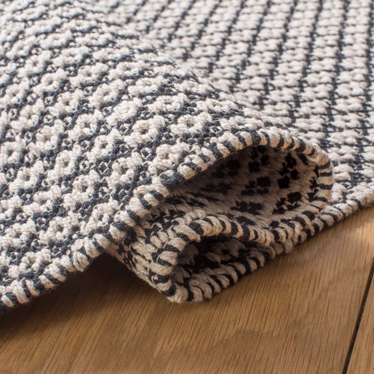 Safavieh Kilim 701 Rug, KLM701 - Black / Ivory