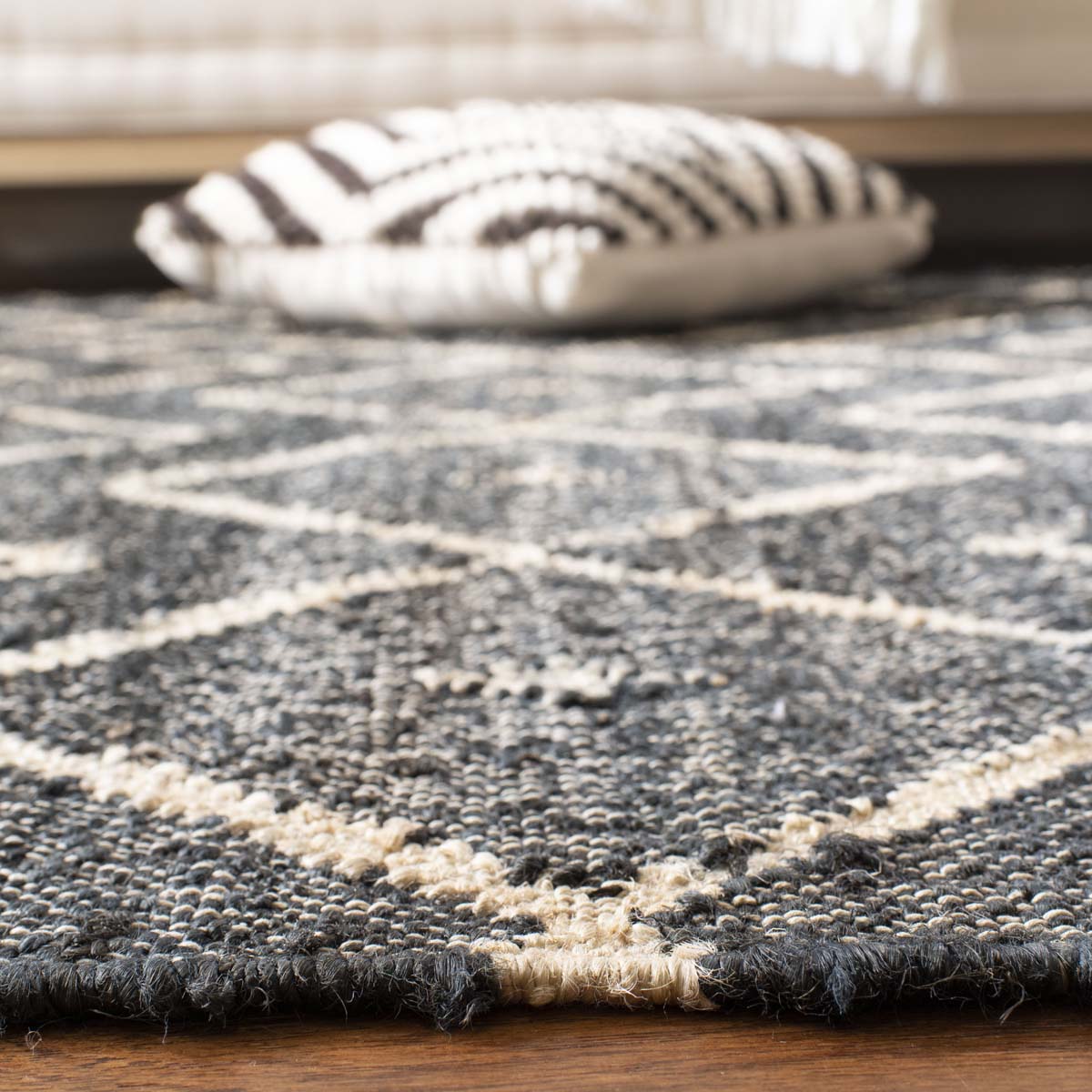 Safavieh Kilim 750 Rug, KLM750 - Charcoal / Natural