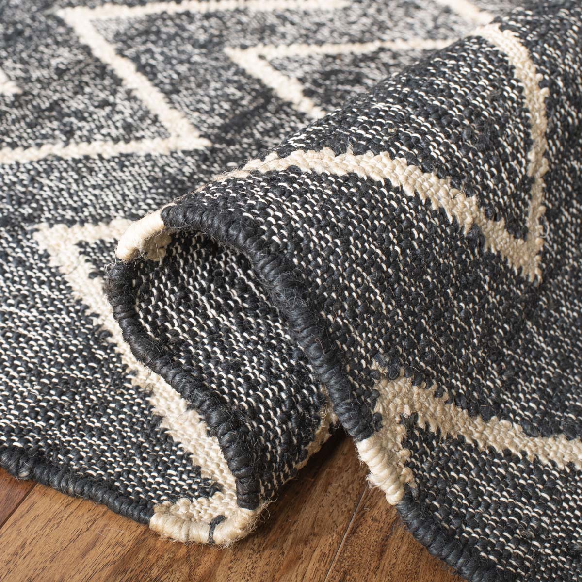 Safavieh Kilim 750 Rug, KLM750 - Charcoal / Natural