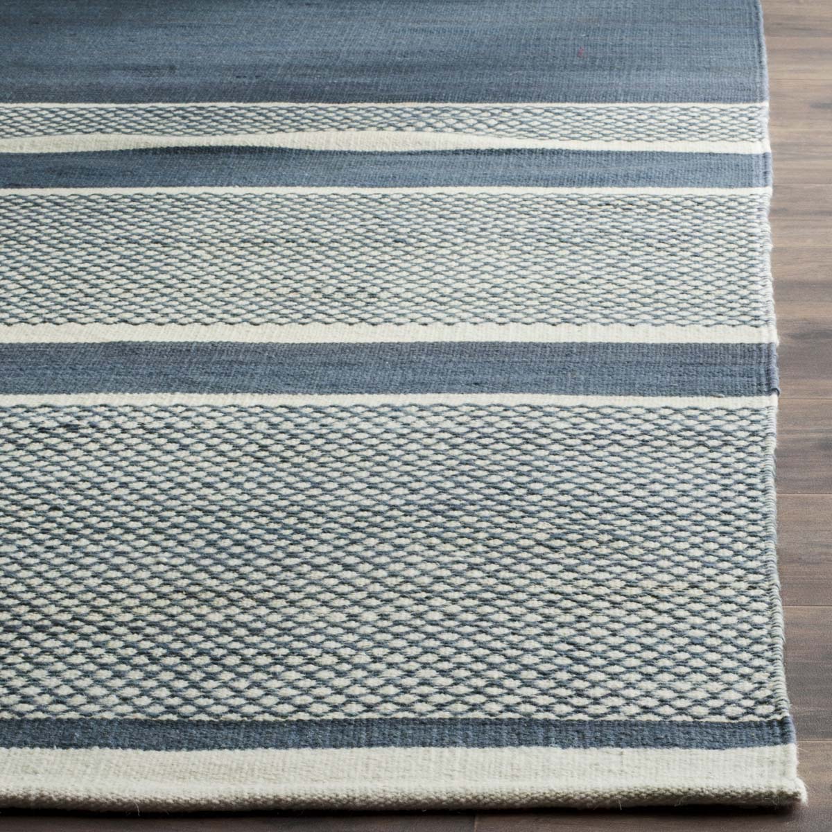 Safavieh Kilim 952 Rug, KLM952 - Blue / Ivory