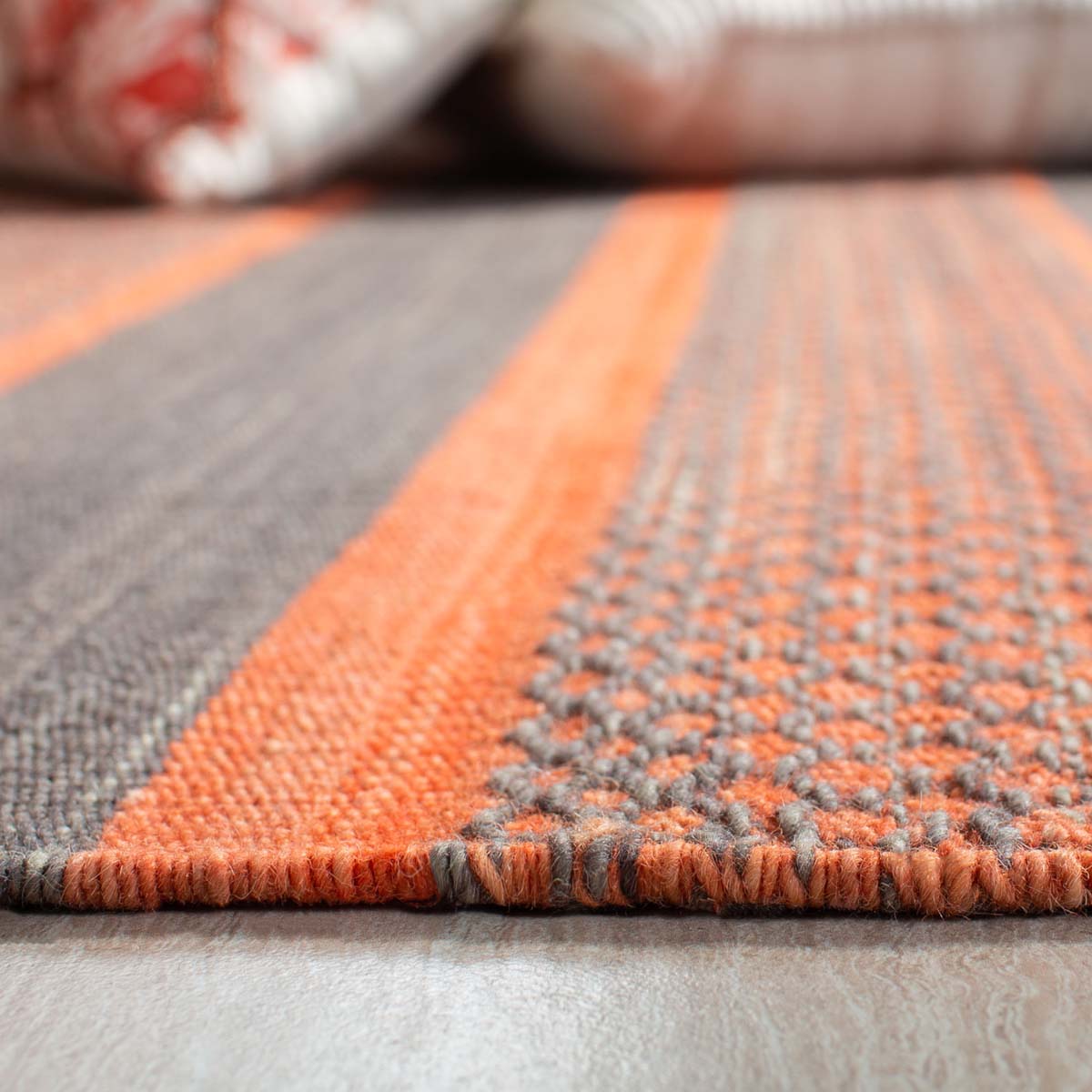 Safavieh Kilim 952 Rug, KLM952 - Dark Grey / Orange