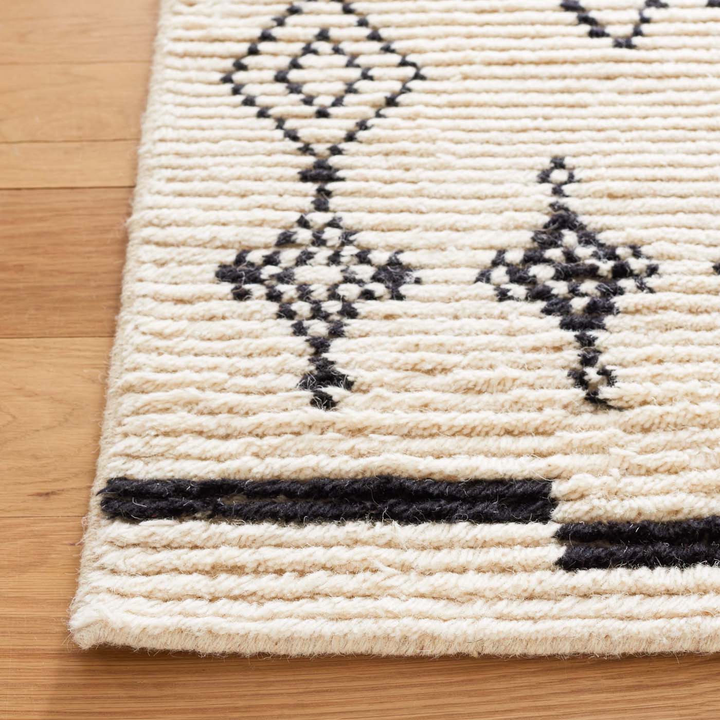 Safavieh Kenya 176 Rug, KNY176 - Ivory / Black