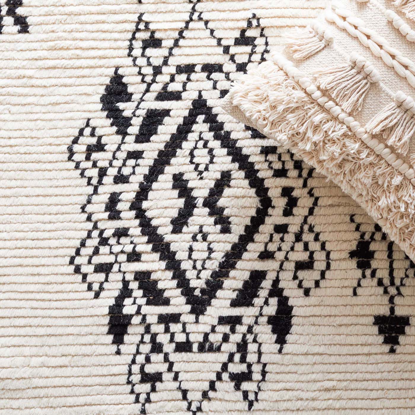 Safavieh Kenya 176 Rug, KNY176 - Ivory / Black