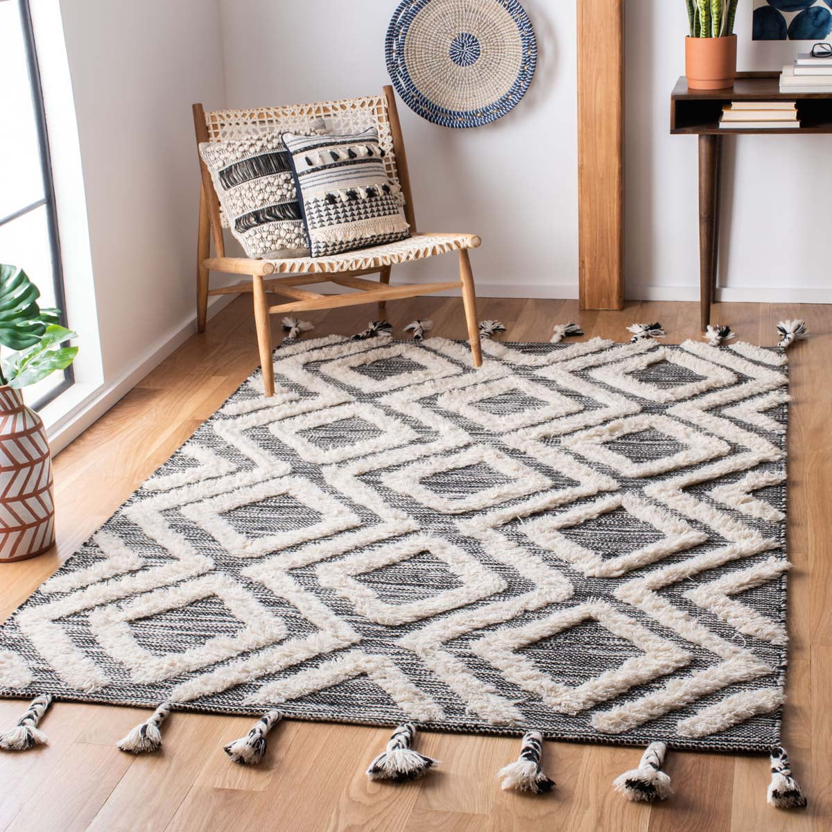 Safavieh Kenya 331 Rug, KNY331 - Black / Ivory