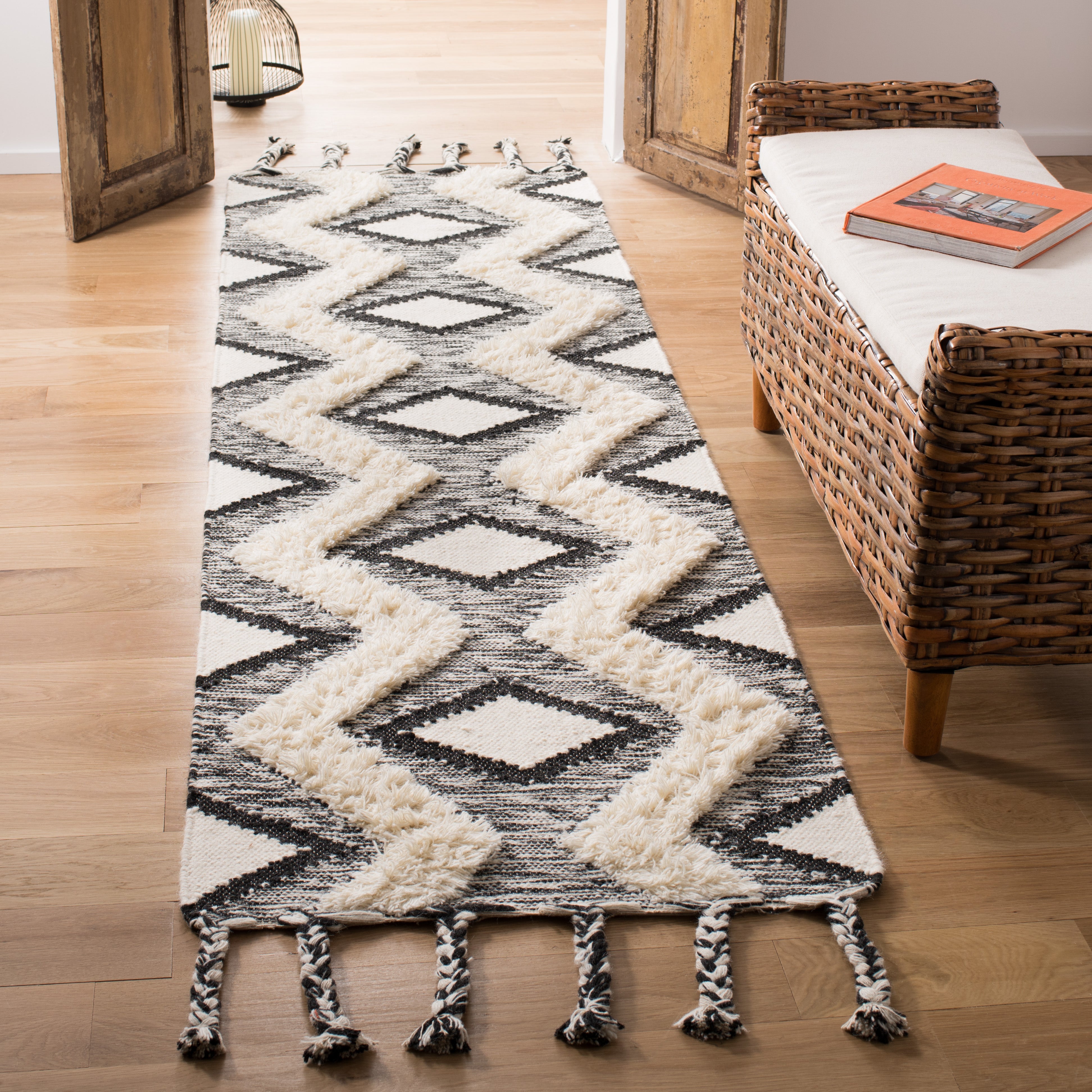 Safavieh Kenya 908 Rug, KNY908 - Black / Ivory