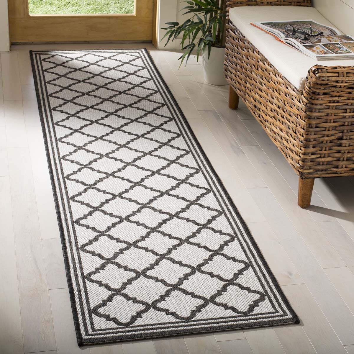 Safavieh Linden 100 121 Rug, LND121 - Light Grey / Charcoal
