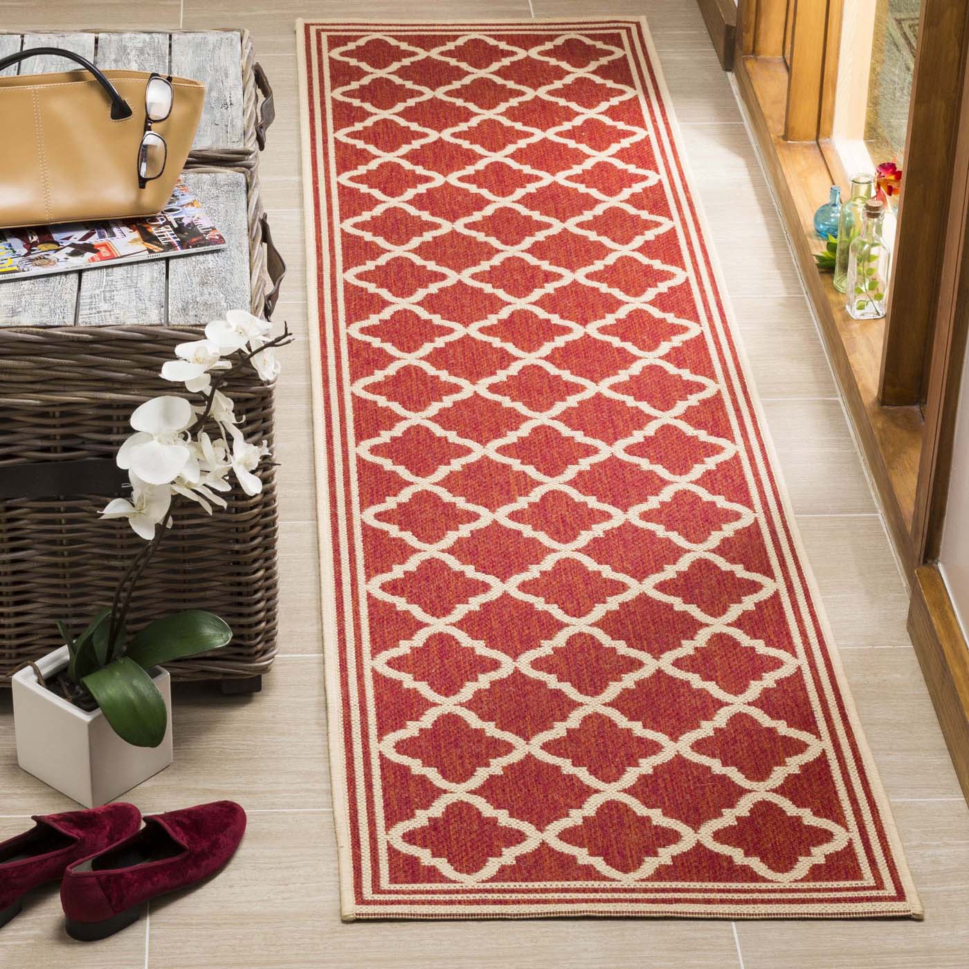Safavieh Linden 121 Rug, LND121 - Red / Creme