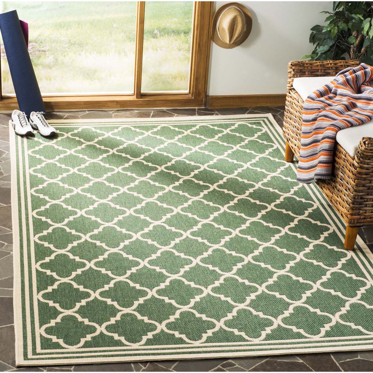 Safavieh Linden 100 121 Rug, LND121 - Green / Creme