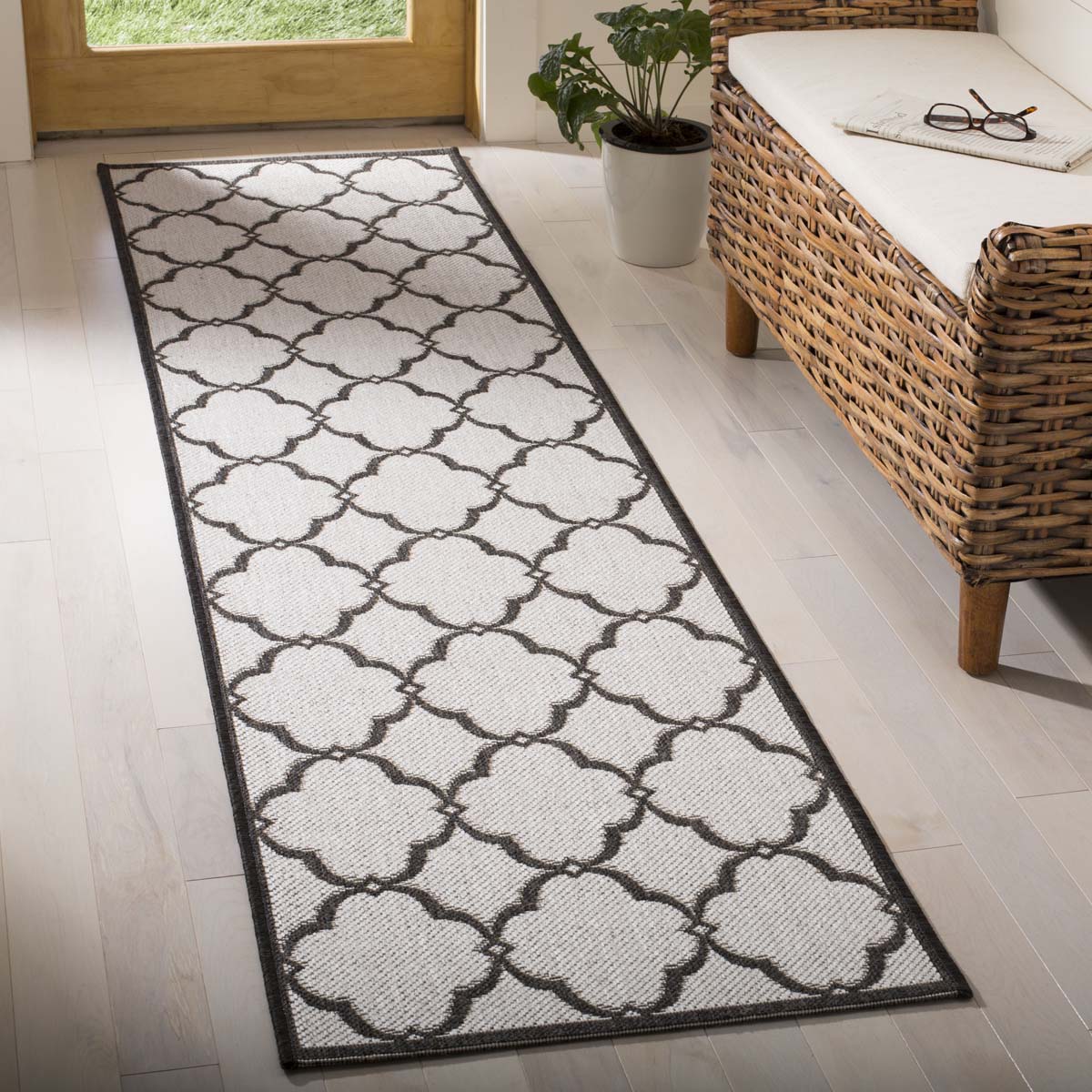 Safavieh Linden 100 125 Rug, LND125 - Light Grey / Charcoal