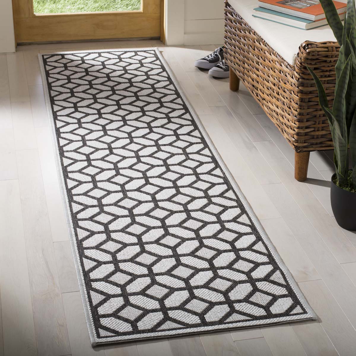 Safavieh Linden 100 127 Rug, LND127 - Light Grey / Charcoal