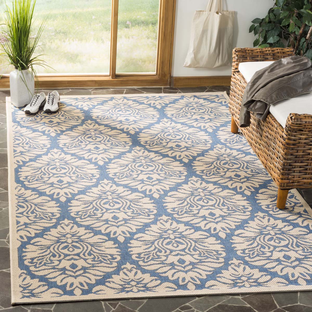 Safavieh Linden 100 135 Rug, LND135 - Blue / Creme