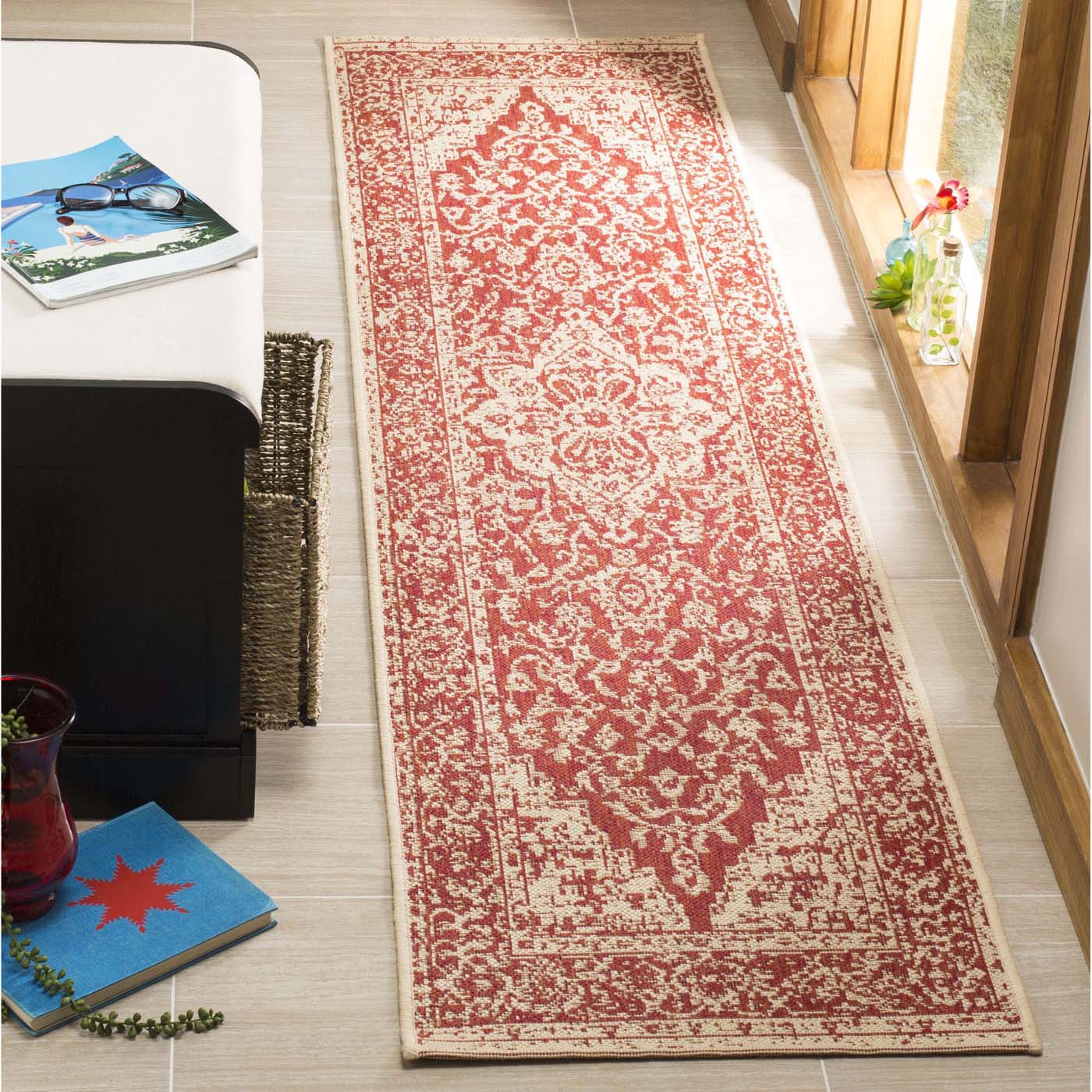 Safavieh Linden 137 Rug, LND137 - Red / Creme
