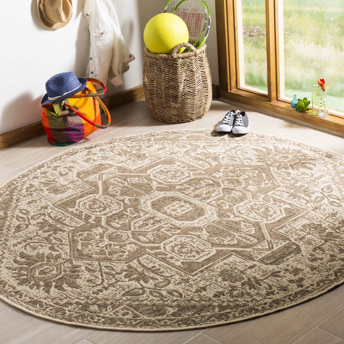 Safavieh Linden 100 138 Rug, LND138 - Beige / Cream