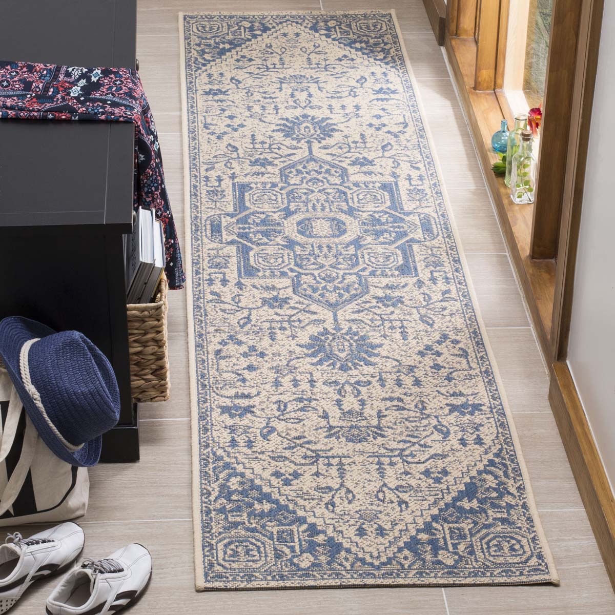Safavieh Linden 100 138 Rug, LND138 - Blue / Creme