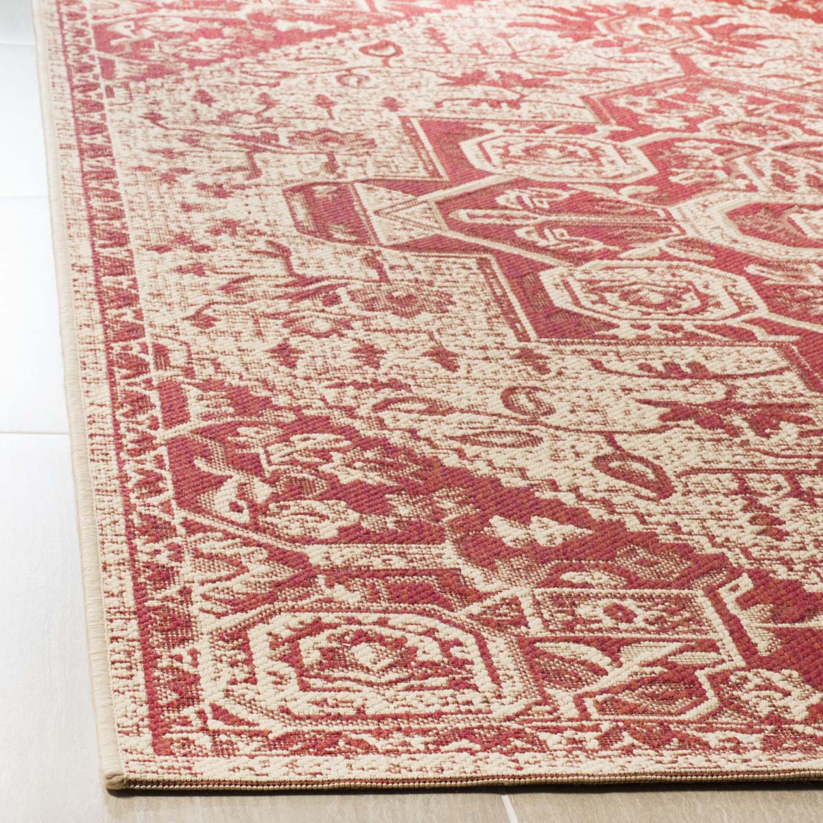 Safavieh Linden 100 138 Rug, LND138 - Red / Creme