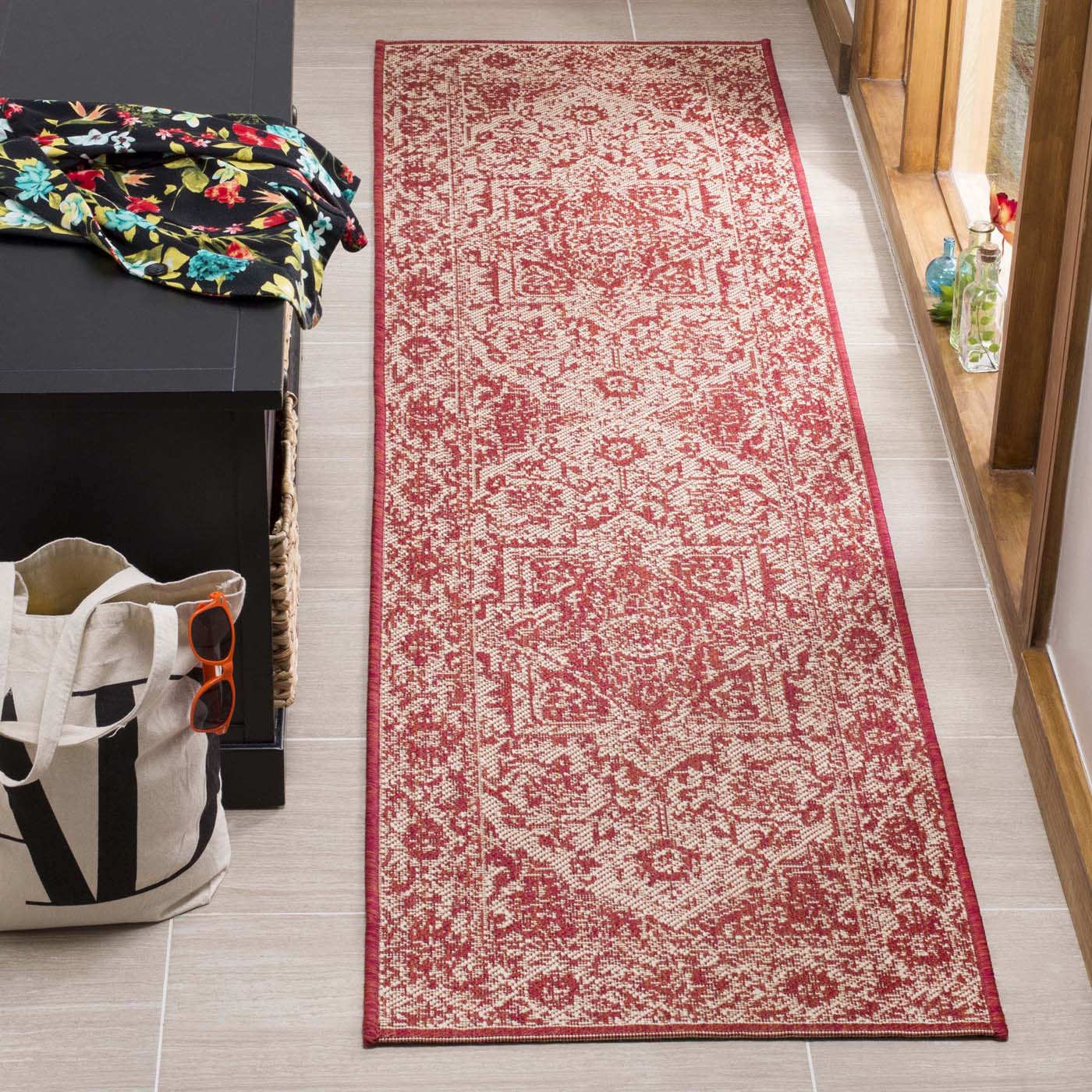 Safavieh Linden 139 Rug, LND139 - Red / Creme