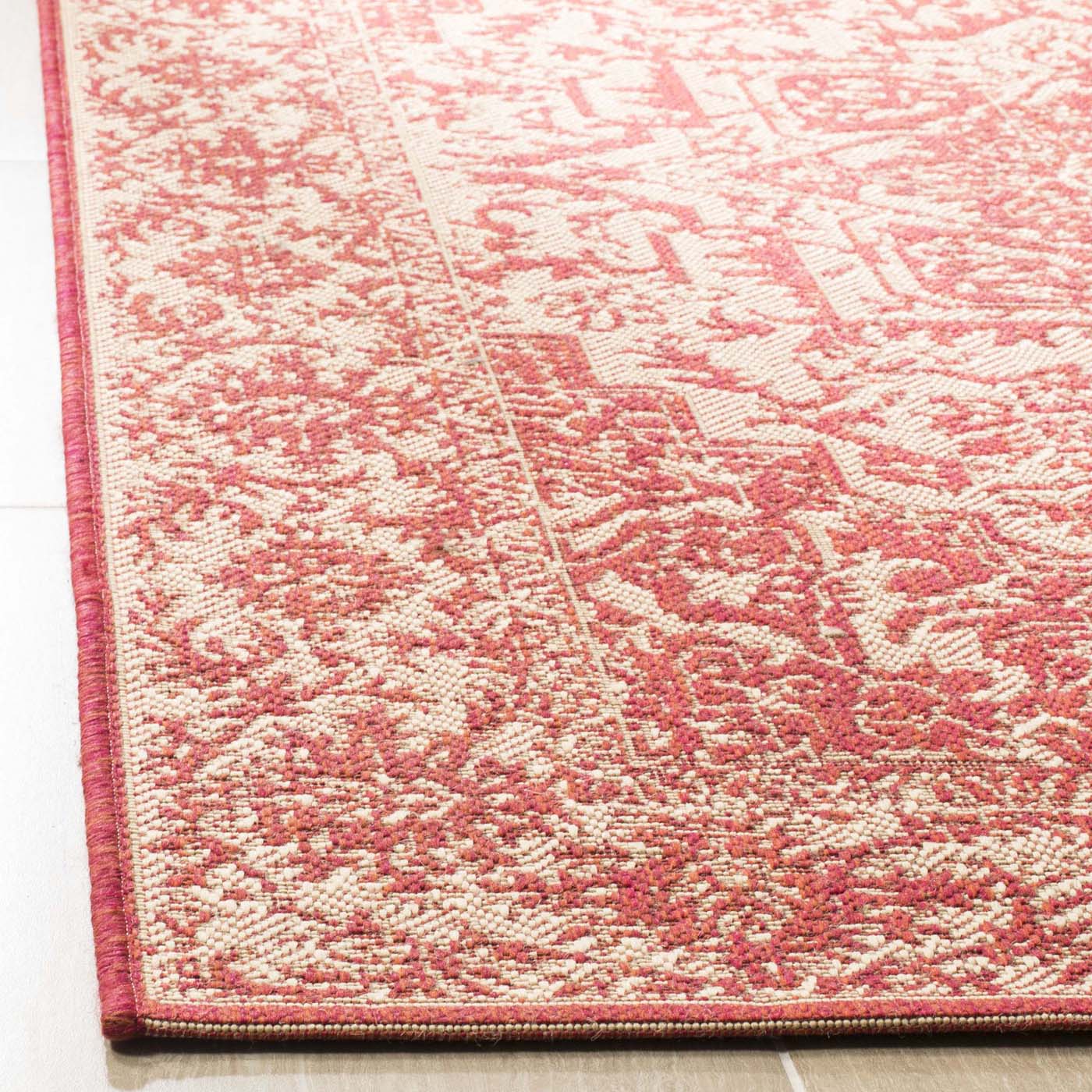Safavieh Linden 139 Rug, LND139 - Red / Creme