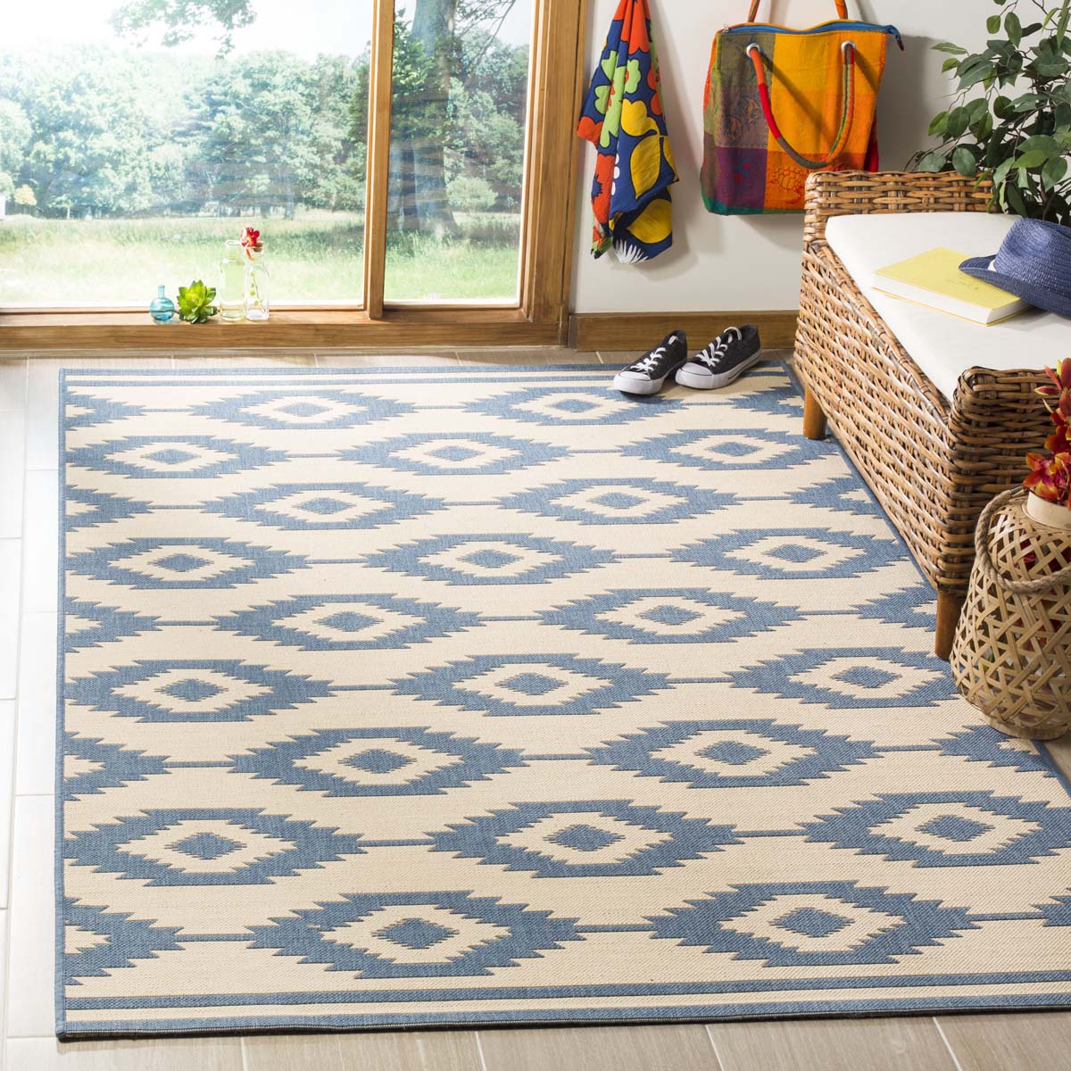 Safavieh Linden 100 171 Rug, LND171 - Blue / Creme