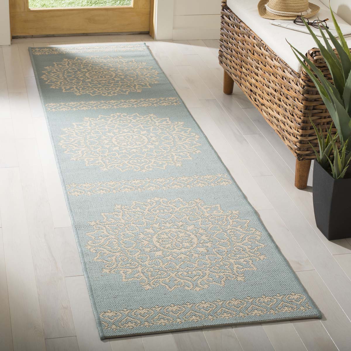 Safavieh Linden 100 183 Rug, LND183 - Cream / Aqua