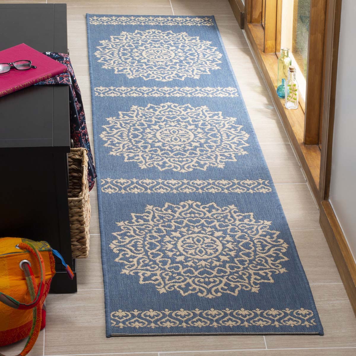 Safavieh Linden 100 183 Rug, LND183 - Cream / Blue