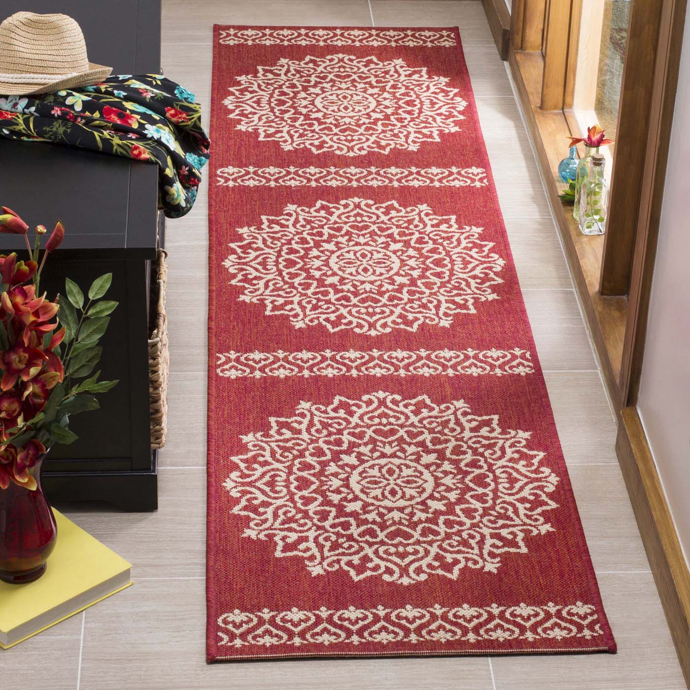 Safavieh Linden 183 Rug, LND183 - Red / Creme