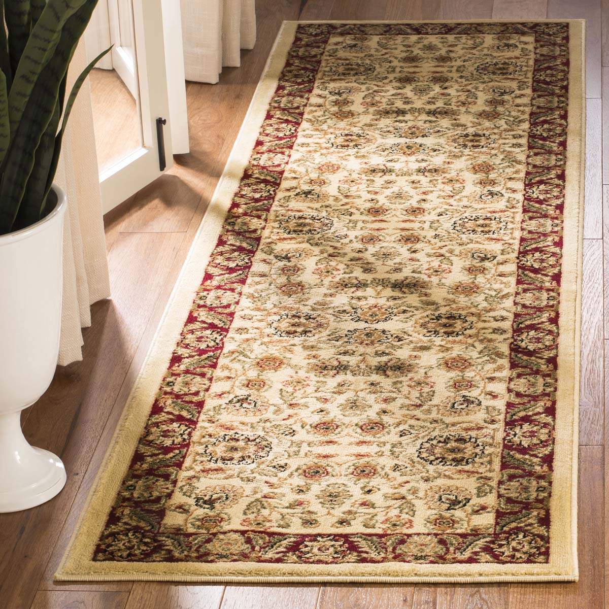 Safavieh Lyndhurst 215 Rug, LNH215 - Ivory / Red
