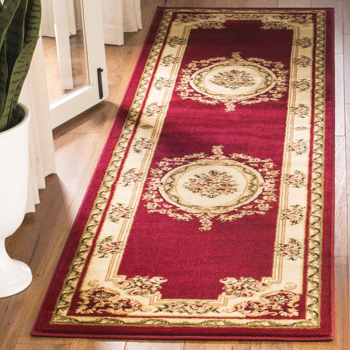 Safavieh Lyndhurst 218 Rug, LNH218 - Red / Ivory
