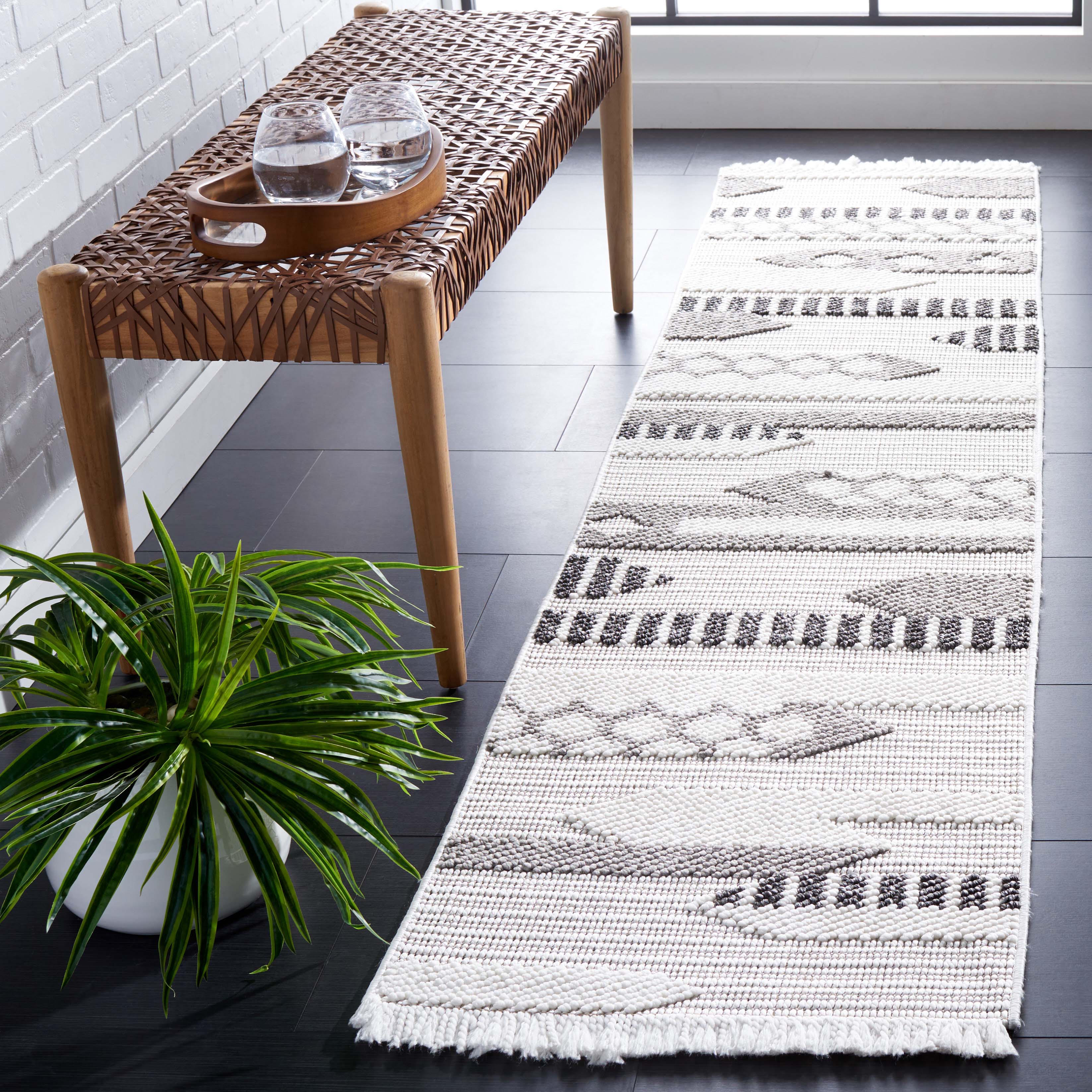 Safavieh Lotus 107 Rug, LOT107 - Ivory / Dark Grey