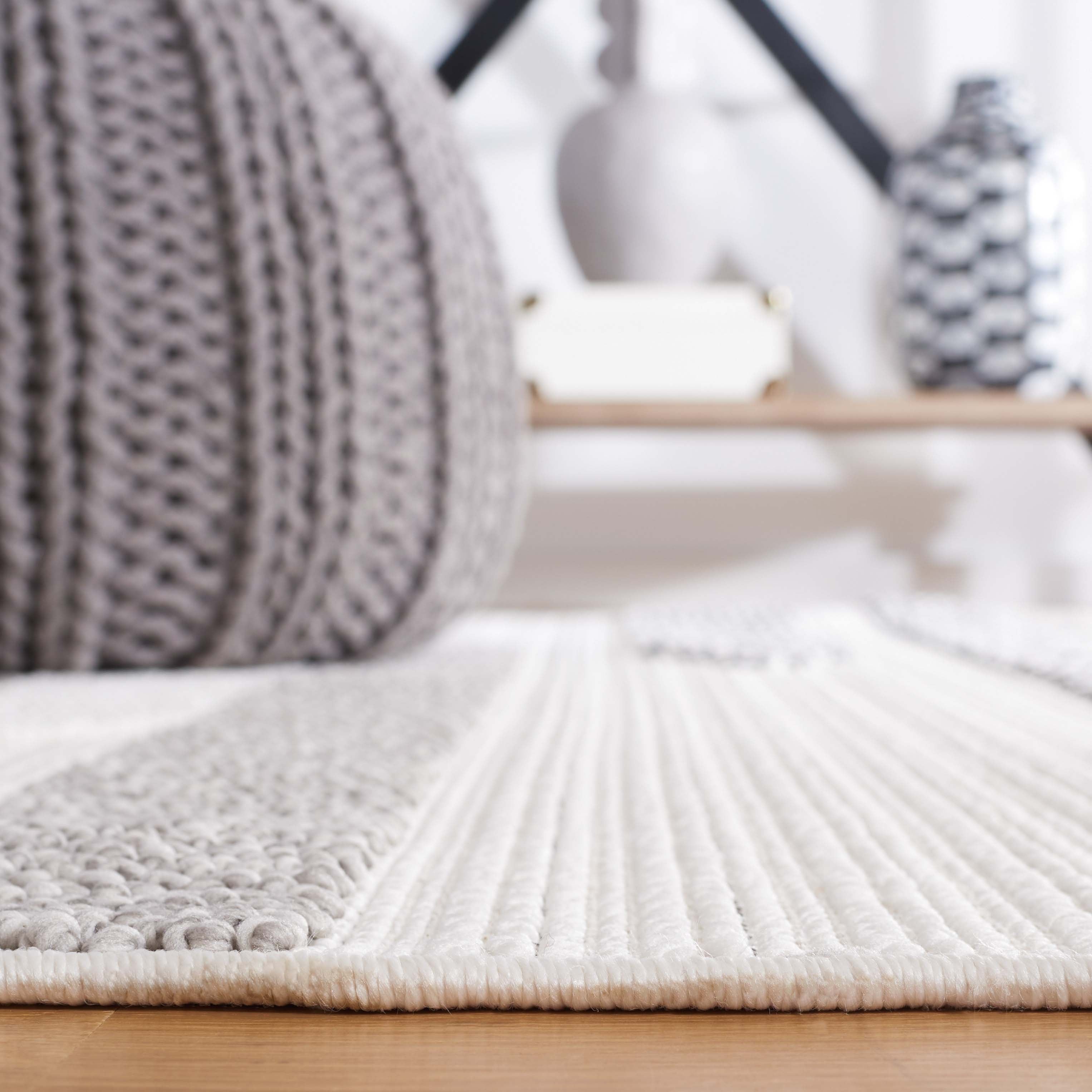 Safavieh Lotus 107 Rug, LOT107 - Ivory / Dark Grey