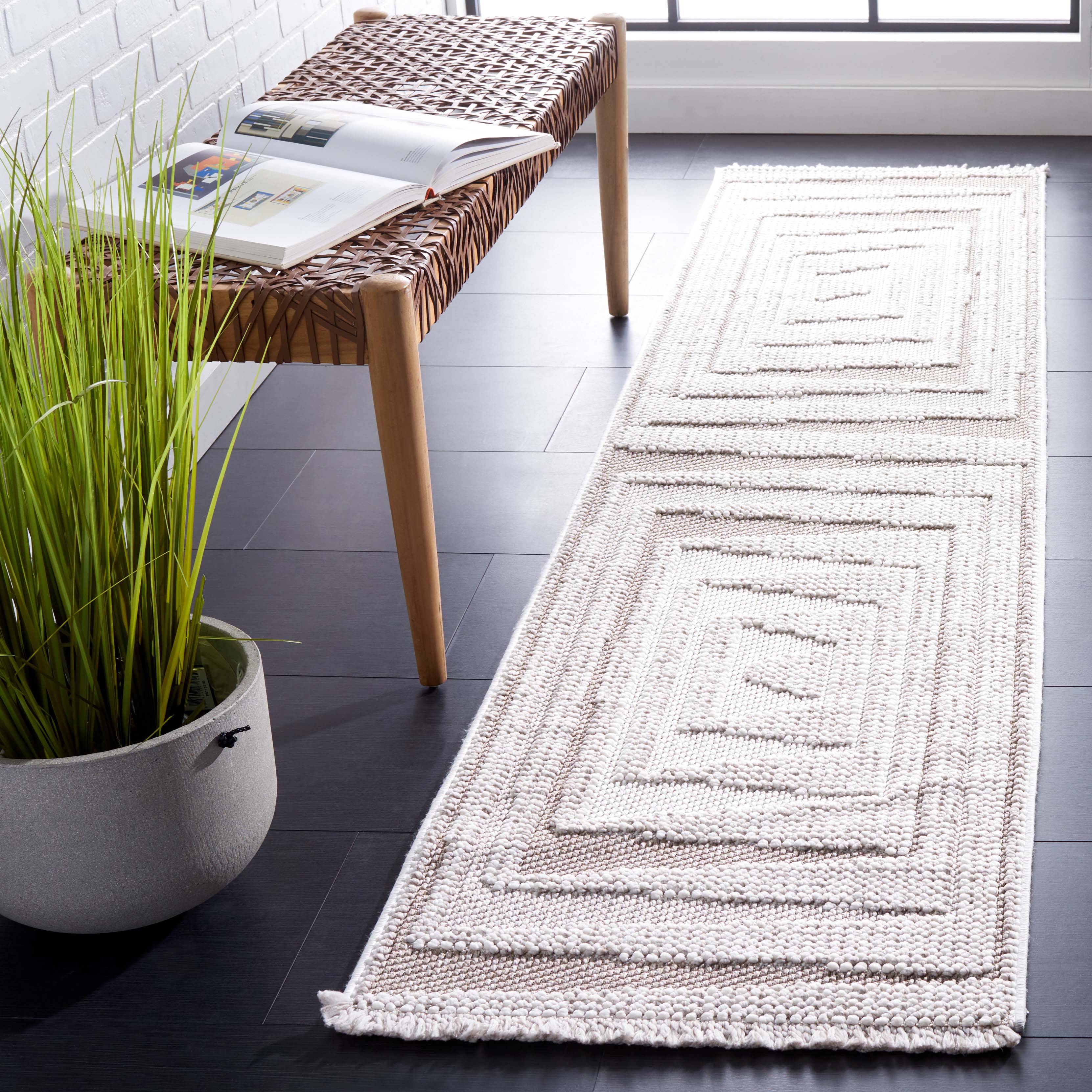 Safavieh Lotus 109 Rug, LOT109 - Ivory / Beige