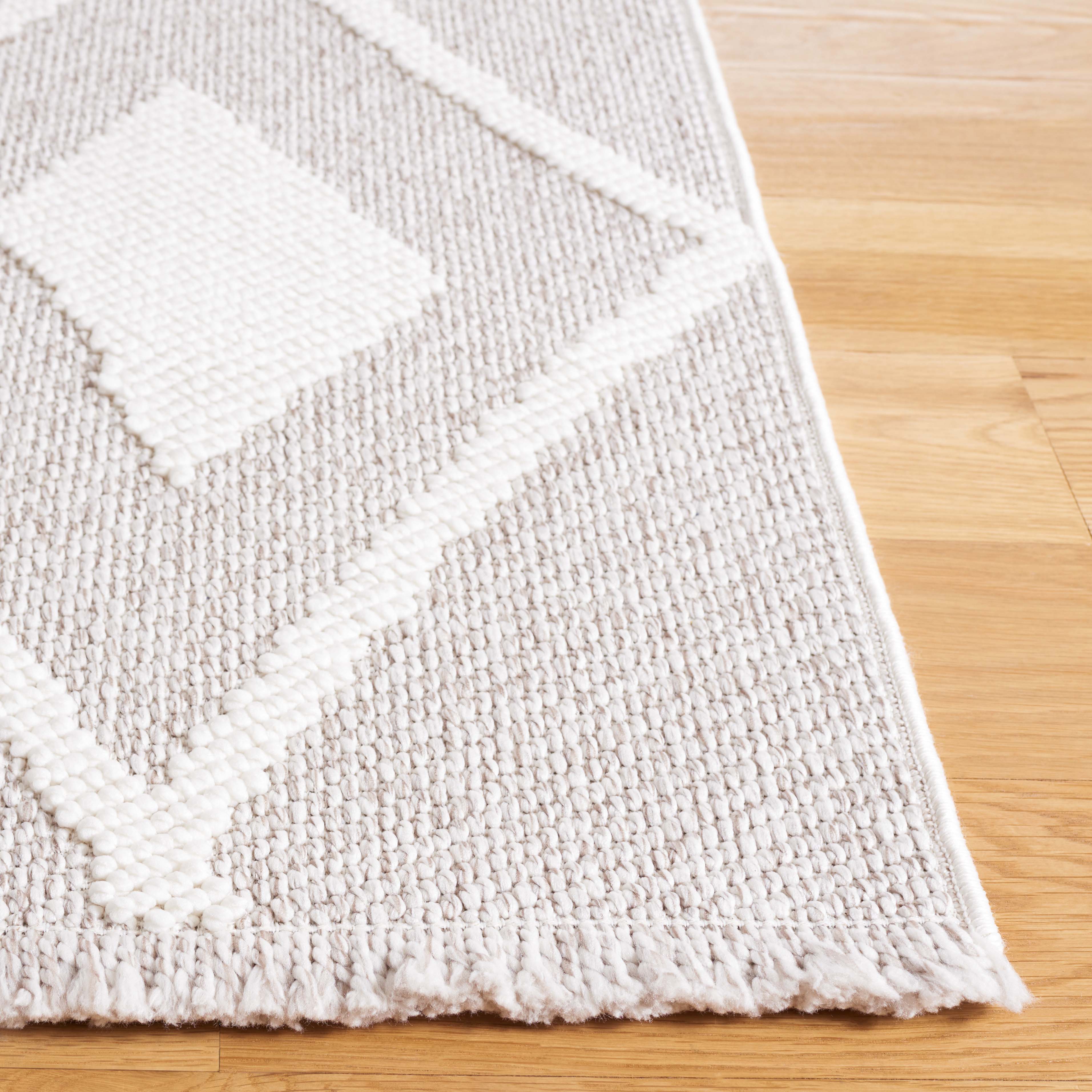 Safavieh Lotus 110 Rug, LOT110 - Beige / Ivory