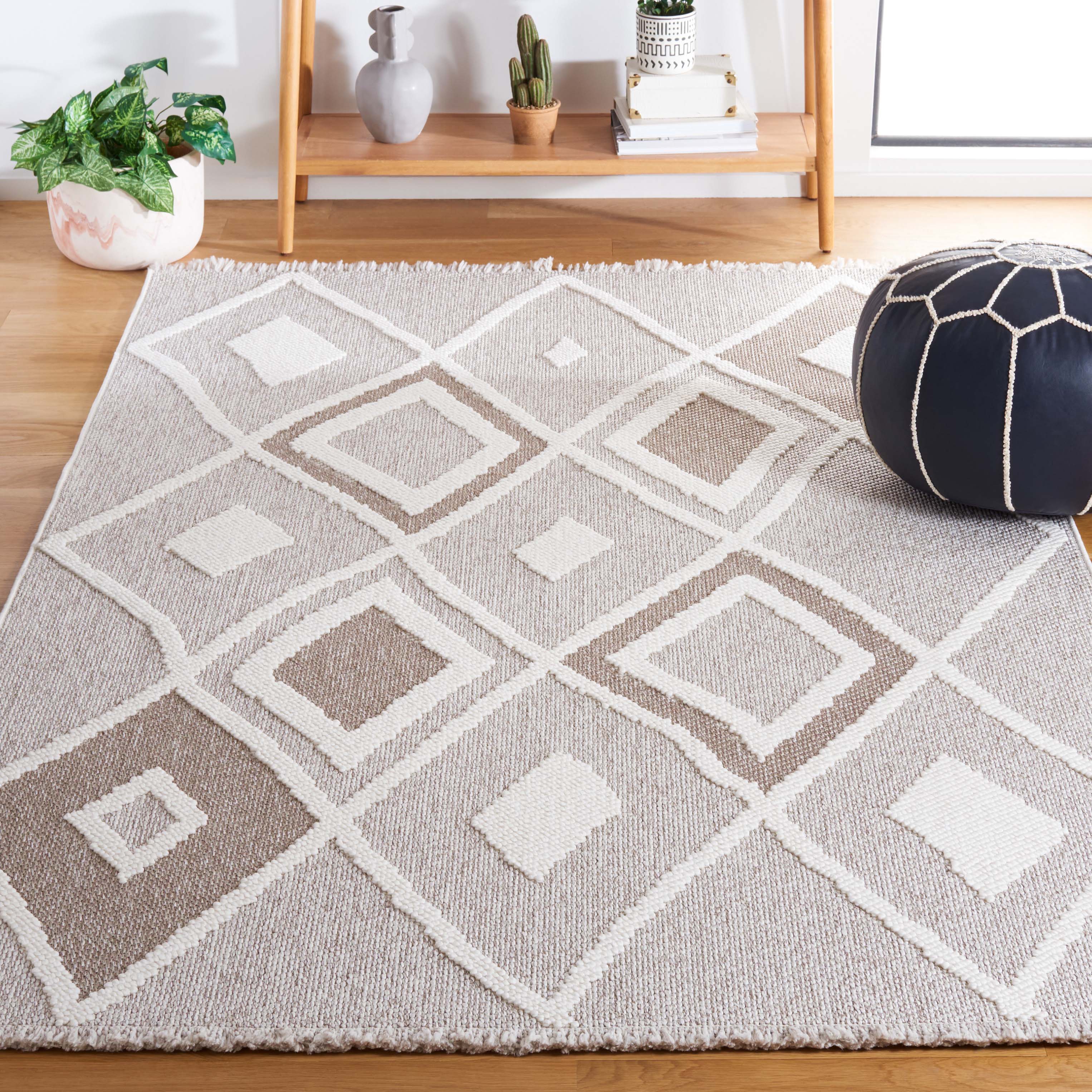 Safavieh Lotus 110 Rug, LOT110 - Beige / Ivory