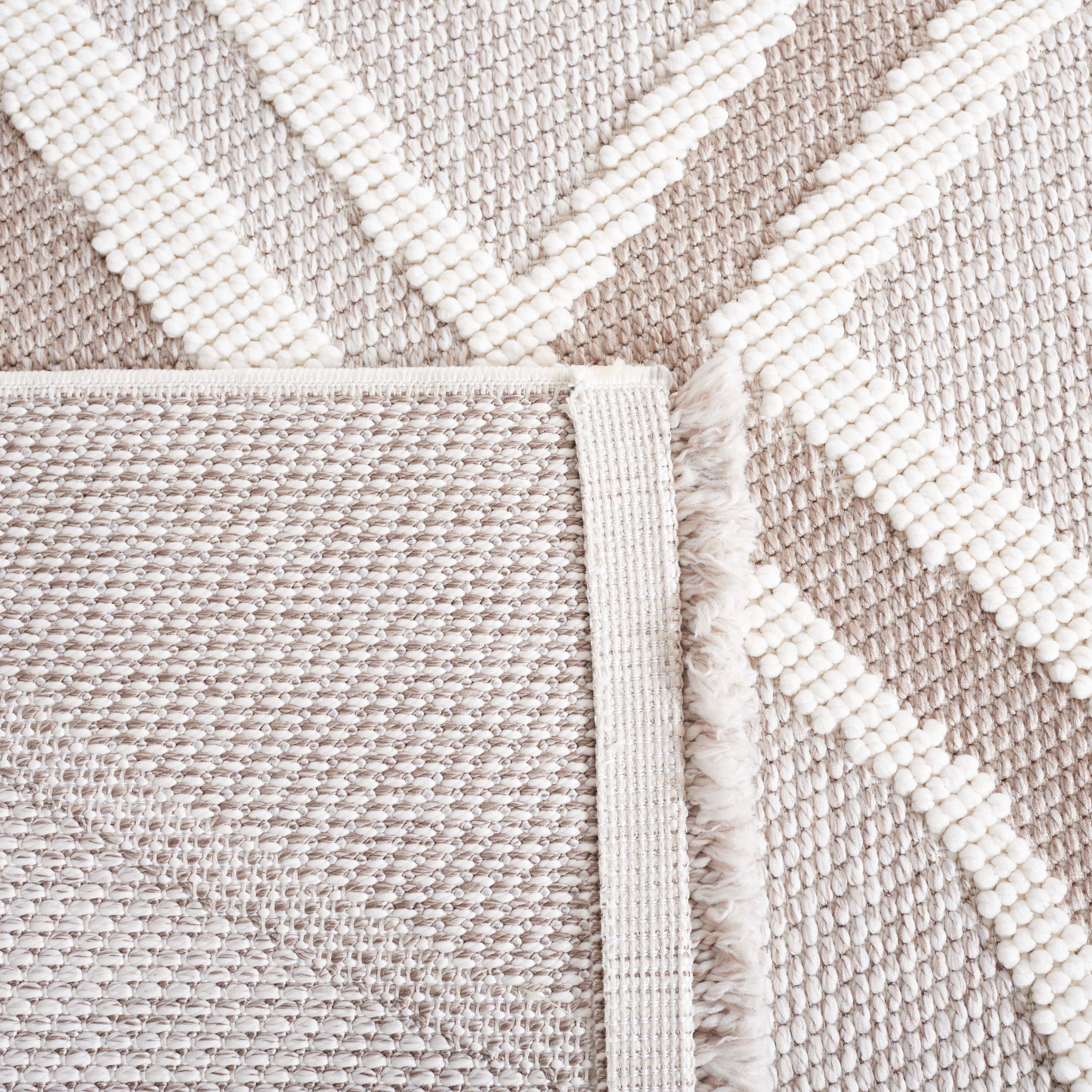 Safavieh Lotus 110 Rug, LOT110 - Beige / Ivory