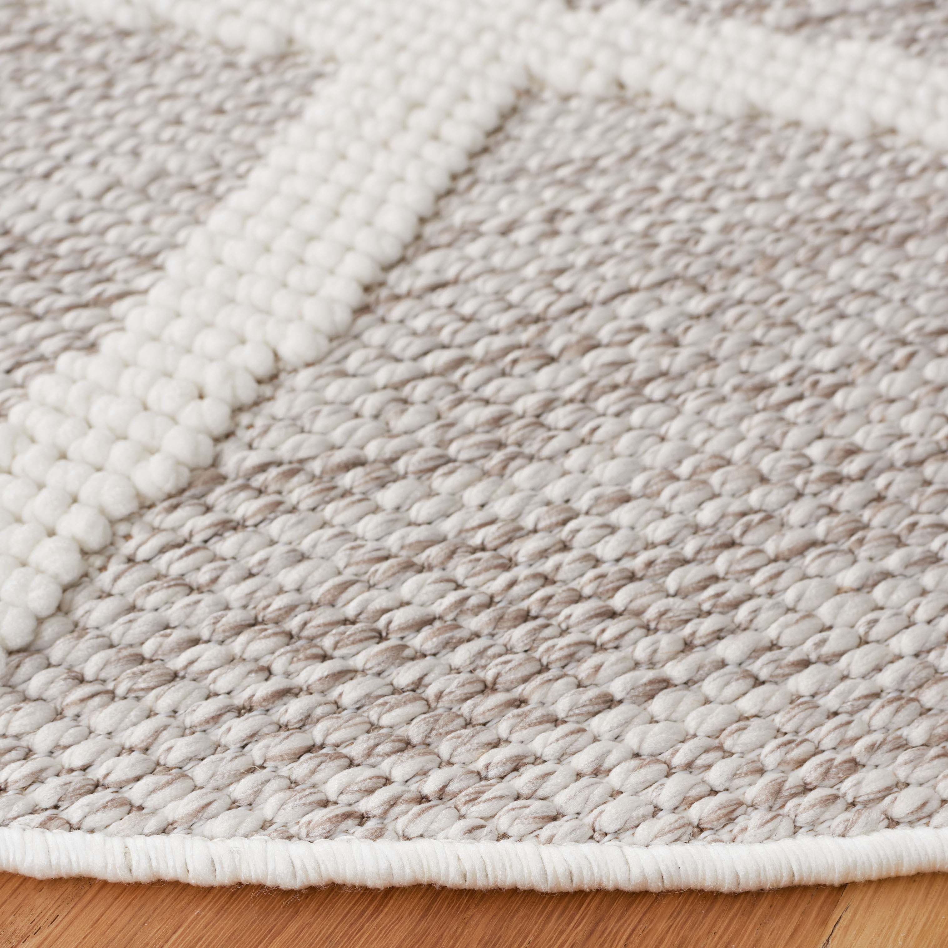 Safavieh Lotus 110 Rug, LOT110 - Beige / Ivory