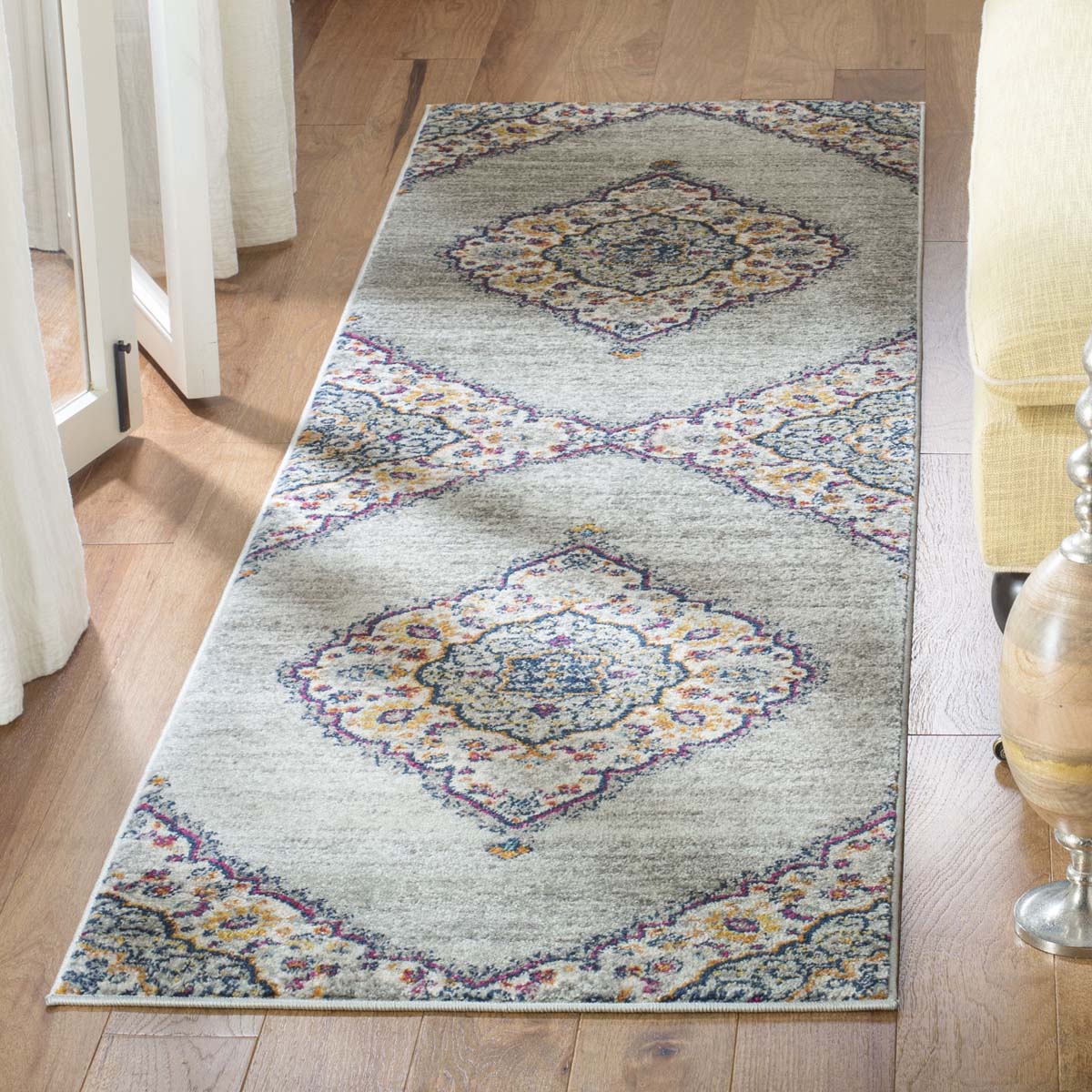 Safavieh Madison 153 Rug, MAD153 - LIGHT GREY / FUCHSIA