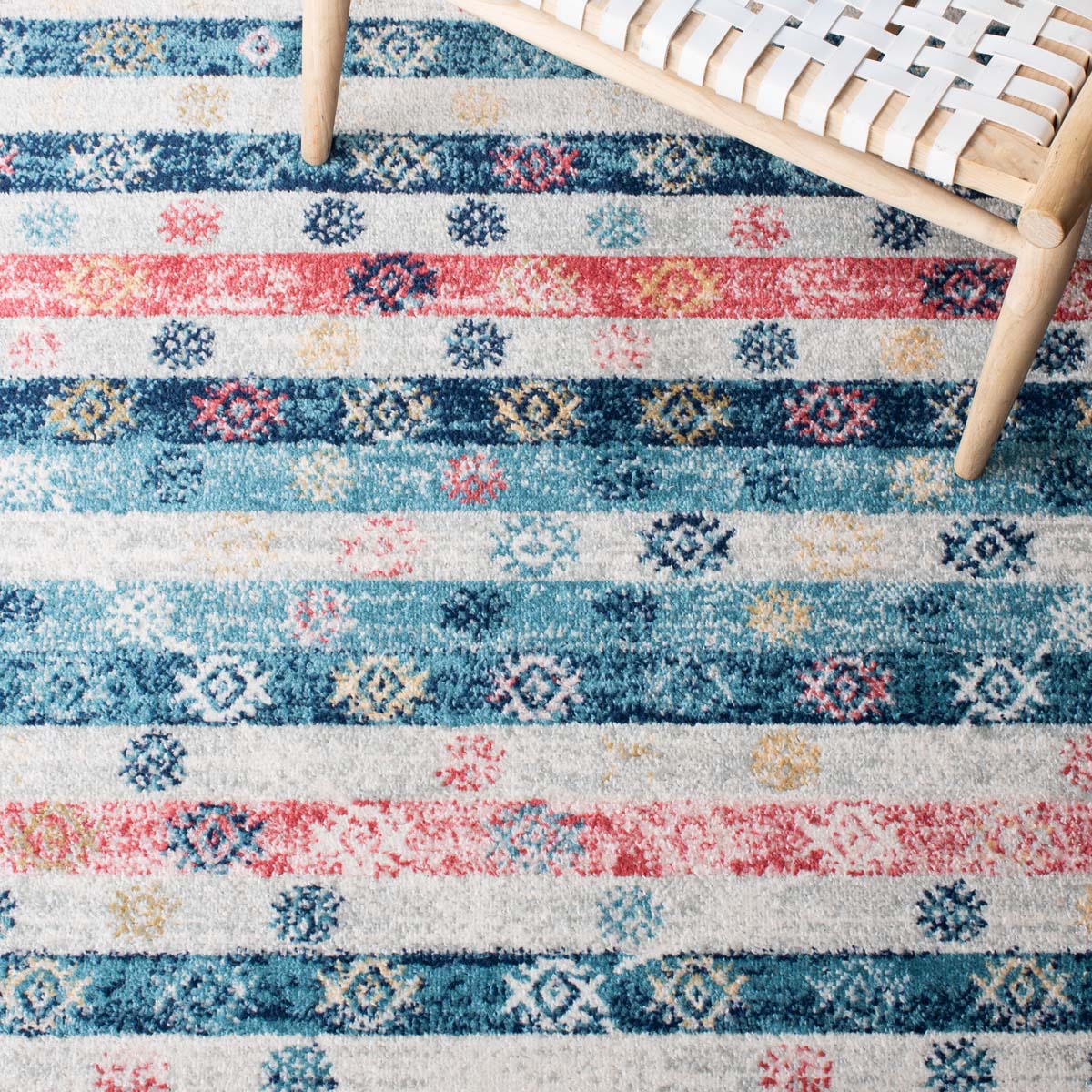 Safavieh Madison 773 Rug, MAD773 - NAVY / IVORY