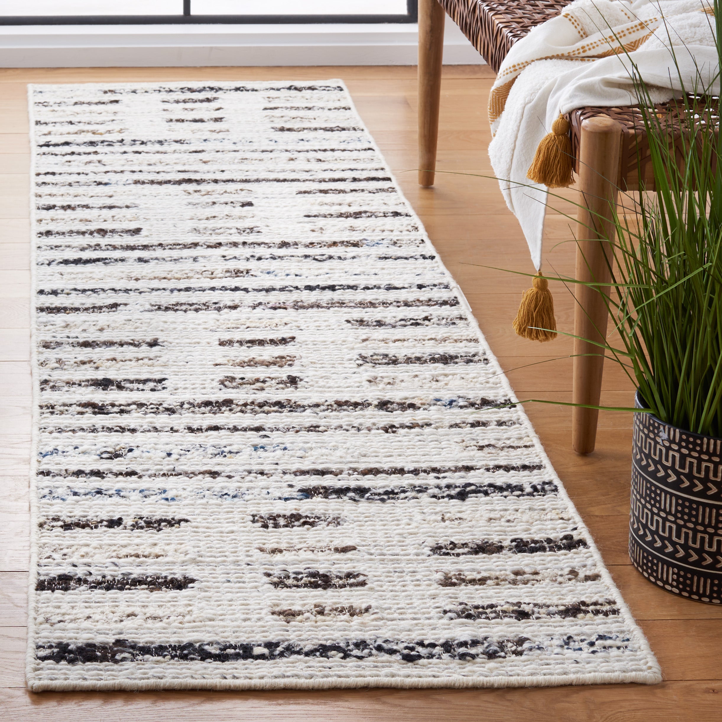 Safavieh Manhattan 350 Rug, MAN350 - Ivory / Dark Brown